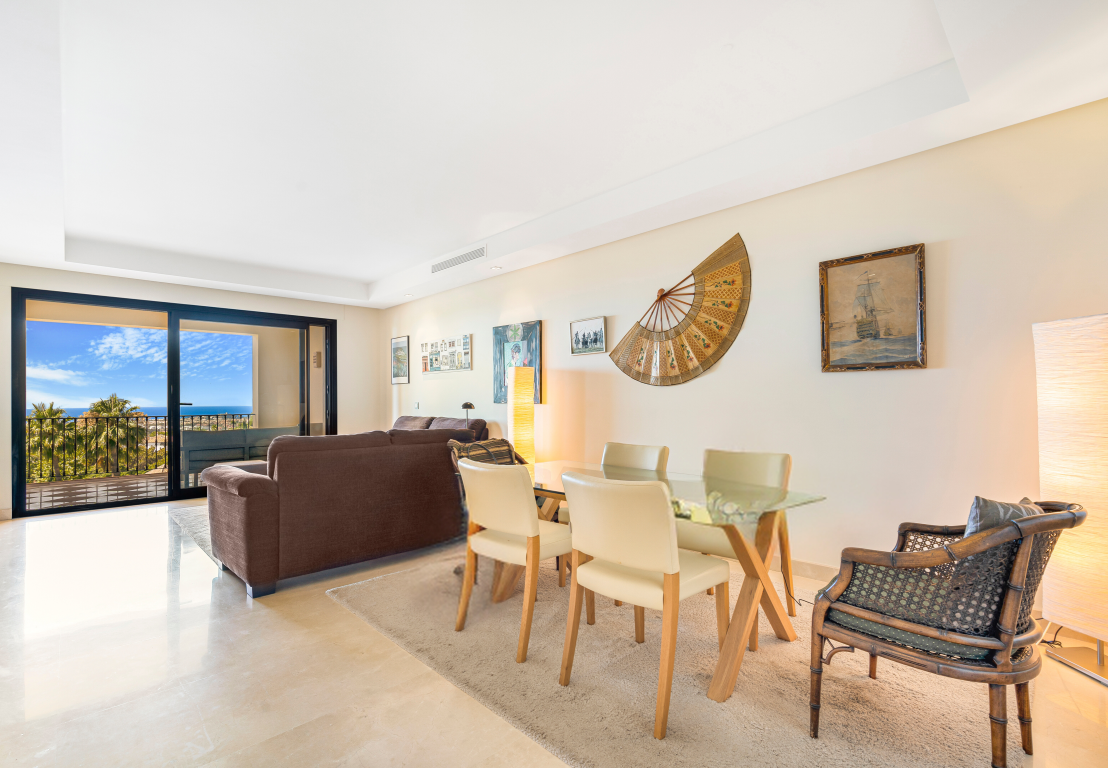 Wonderful two bedroom, south facing apartment in the gated residential complex Buenavista II, La Quinta, with panoramic sea views