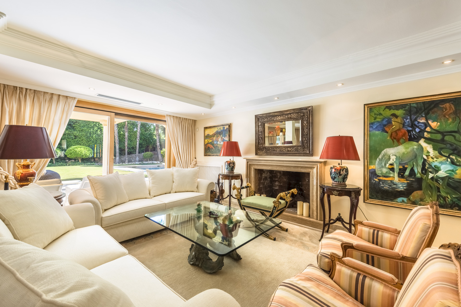 Classic five bedroom, southwest facing villa amidst the lush greenery of Nueva Andalucía’s premier golf courses.