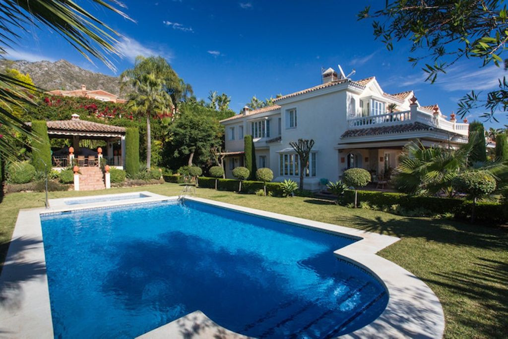 Amazing six bedroom villa in Sierra Blanca, the most luxurious area of Marbel...