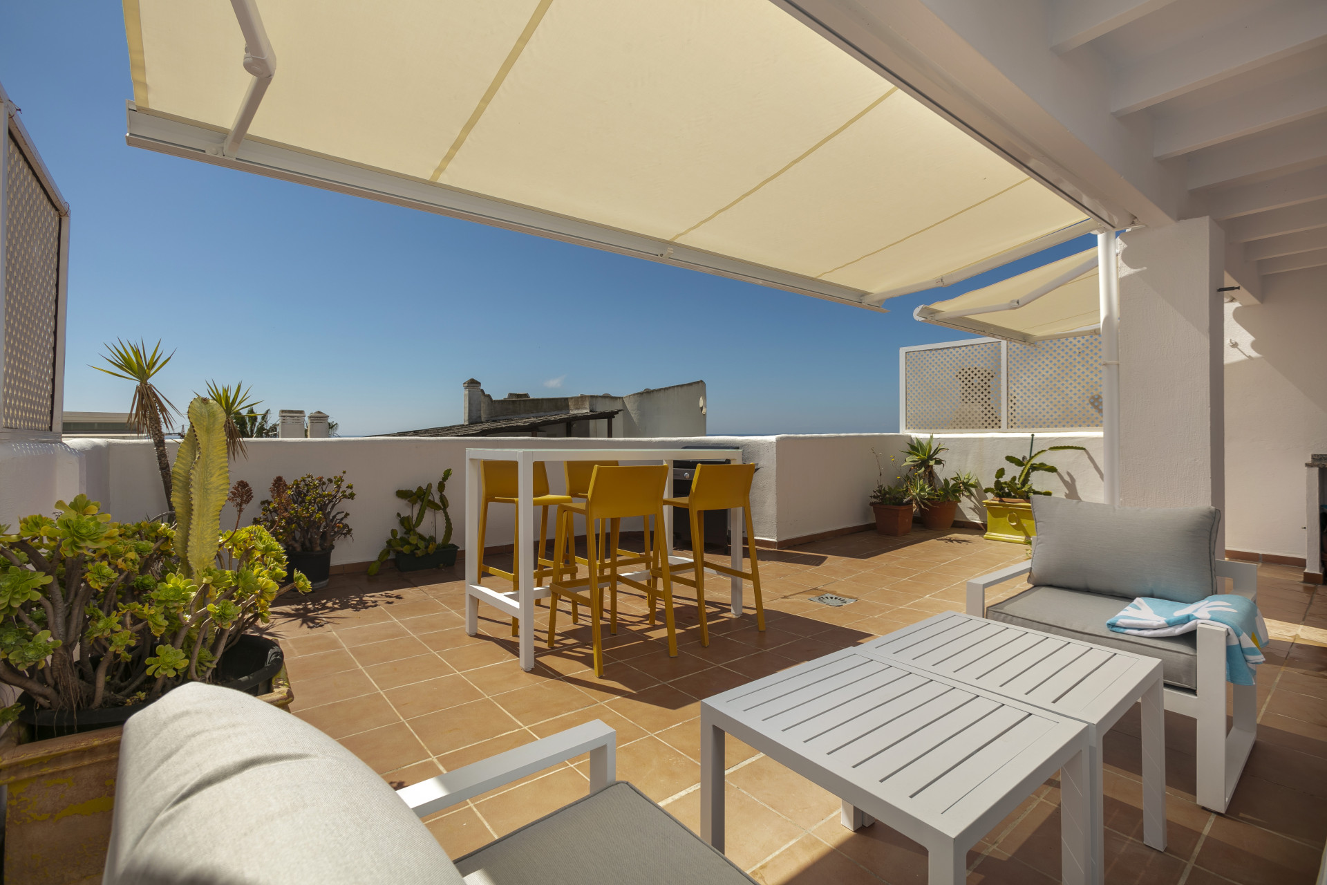 Un apartamento con una habitacion en la zona del Golden Mile, recientemente reformado ubicado en una hermosa comunidad.