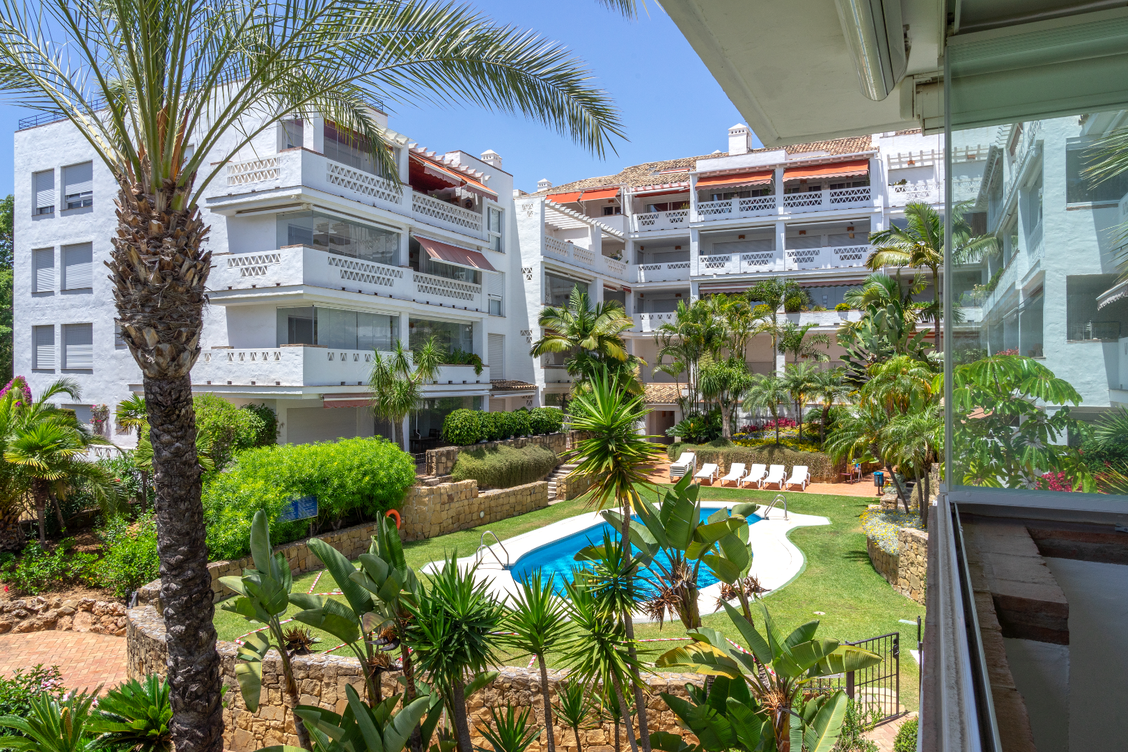 Excellent three bedroom, first floor apartment on Marbella’s Golden Mile