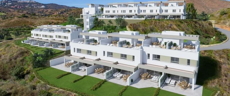 Nuevo proyecto en La Cala Resort, formado por cuarenta espaciosas casas adosadas en primera línea de golf con vistas panorámicas al resort. Las viviendas se distribuyen en tres niveles en una urbanización privada con piscina y jardines comunitarios.