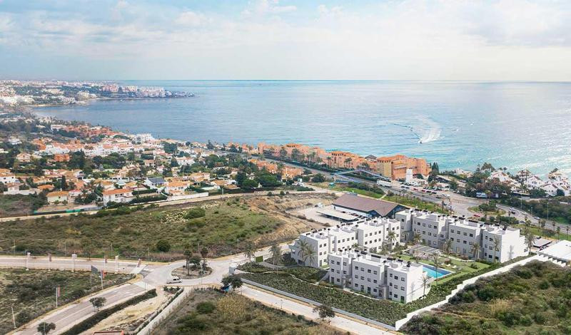 Gated, modern and functional residential complex. An ideal place to live a few meters from the beach and with incredible views of the Mediterranean.