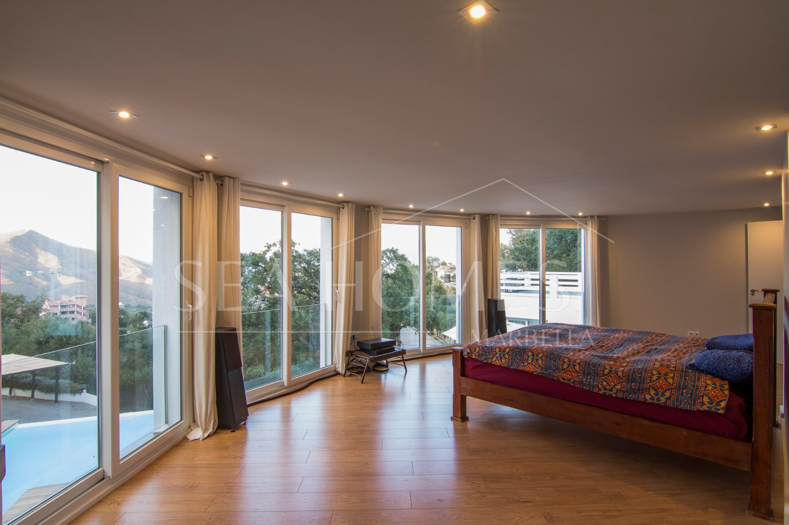 Magnificent three bedroom villa in La Mairena, Marbella East
