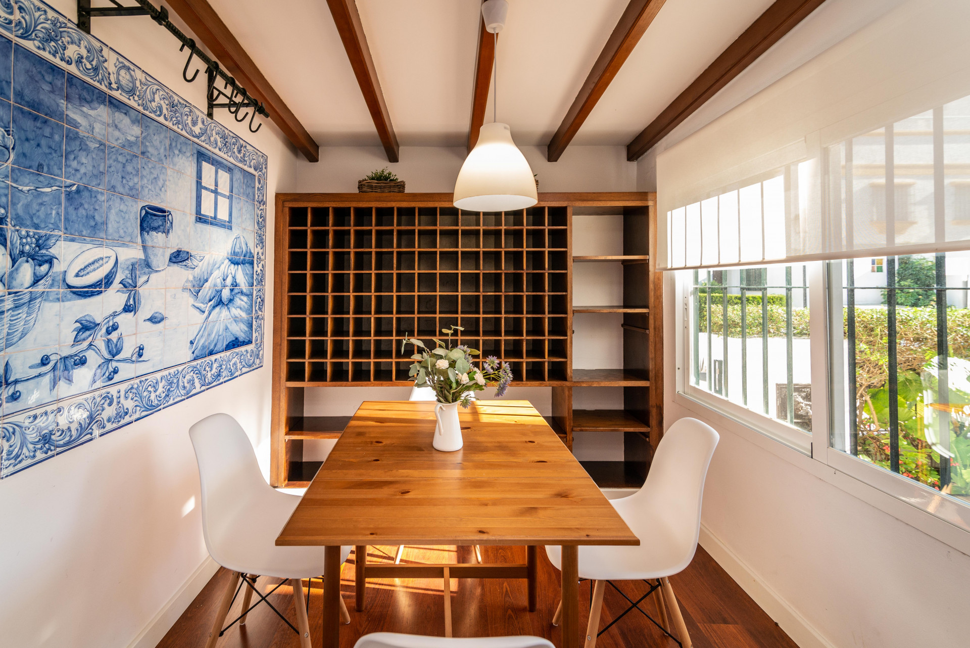 Hermosa casa adosada en la comunidad idealmente ubicada de Marbellamar en la ultra exclusiva Milla de Oro de Marbella.