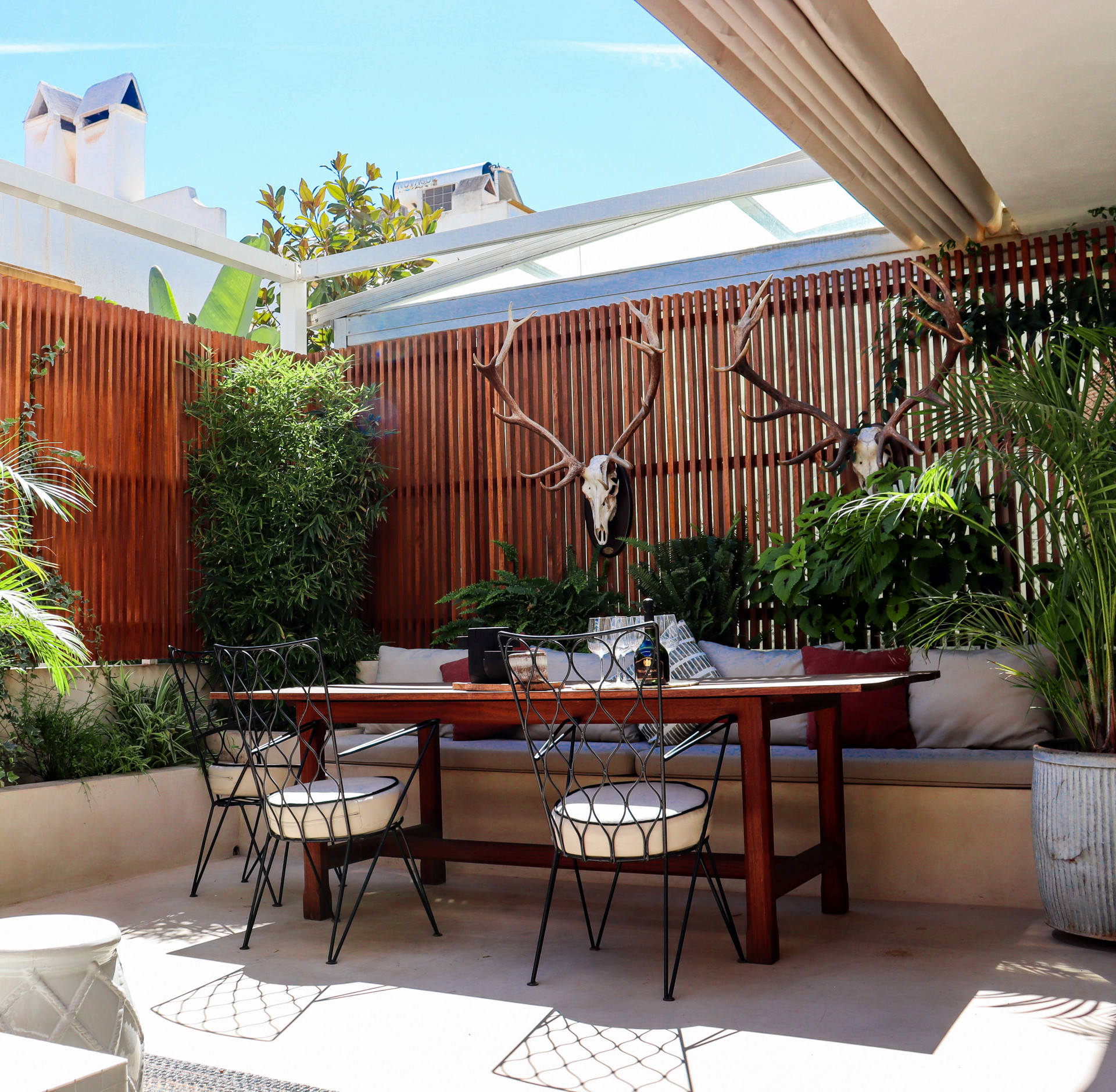 Una casa adosada frente al mar bellamente diseñada y completamente reformada.