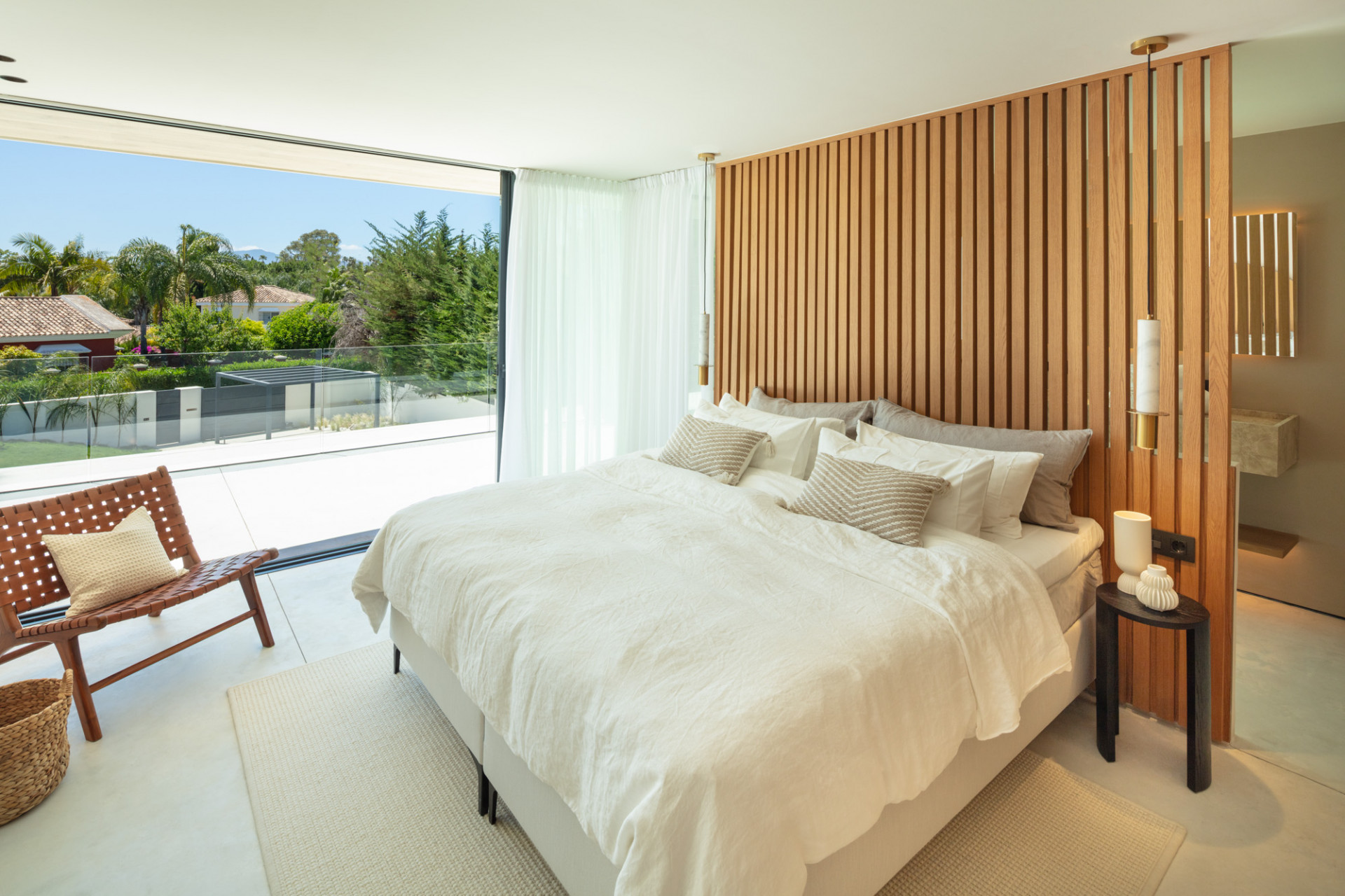 Exceptional four bedroom modern villa located in the heart of Nueva Andalucia, Marbella