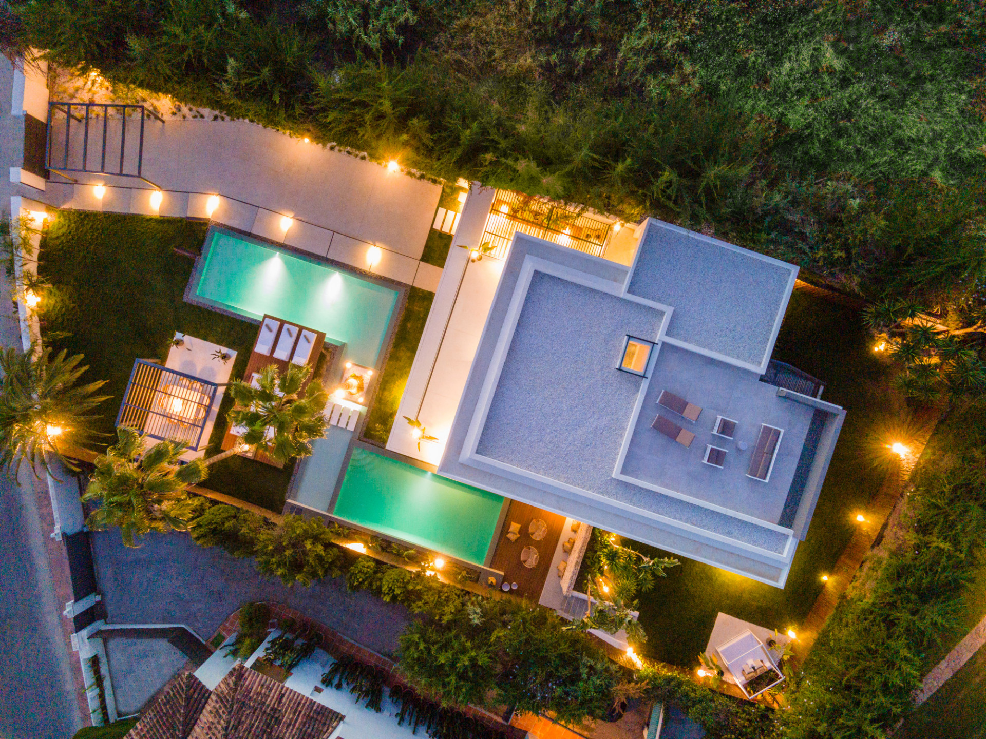 Exceptional four bedroom modern villa located in the heart of Nueva Andalucia, Marbella