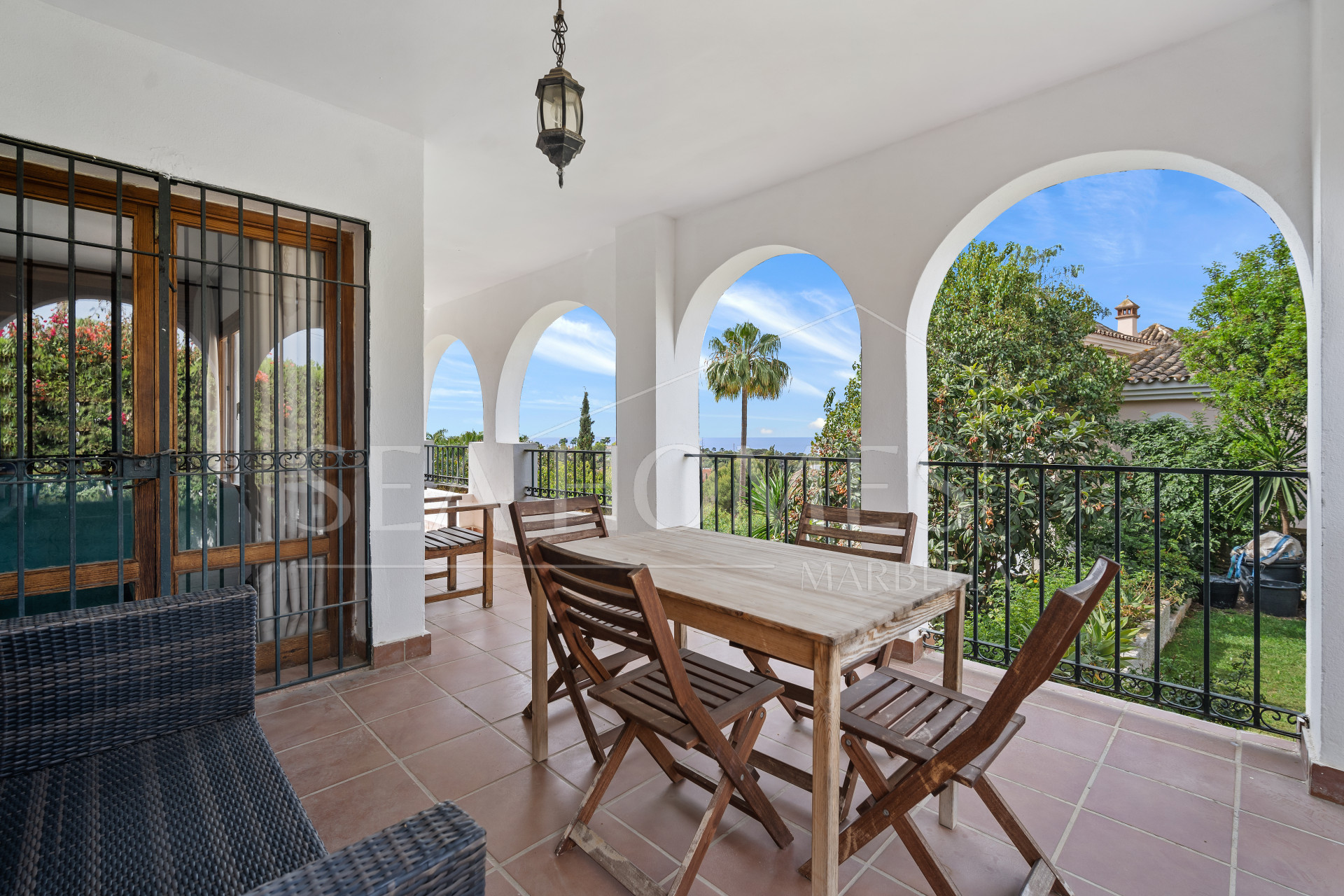 South East Facing Six Bedroom Villa in El Rosario, close to the beach with sea views - fantastic opportunity!