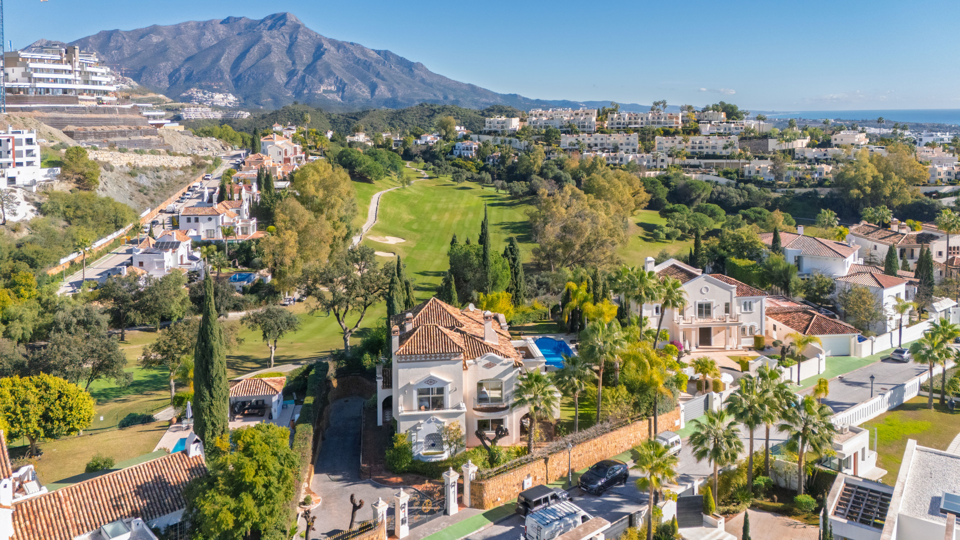 Villa for sale in Benahavis