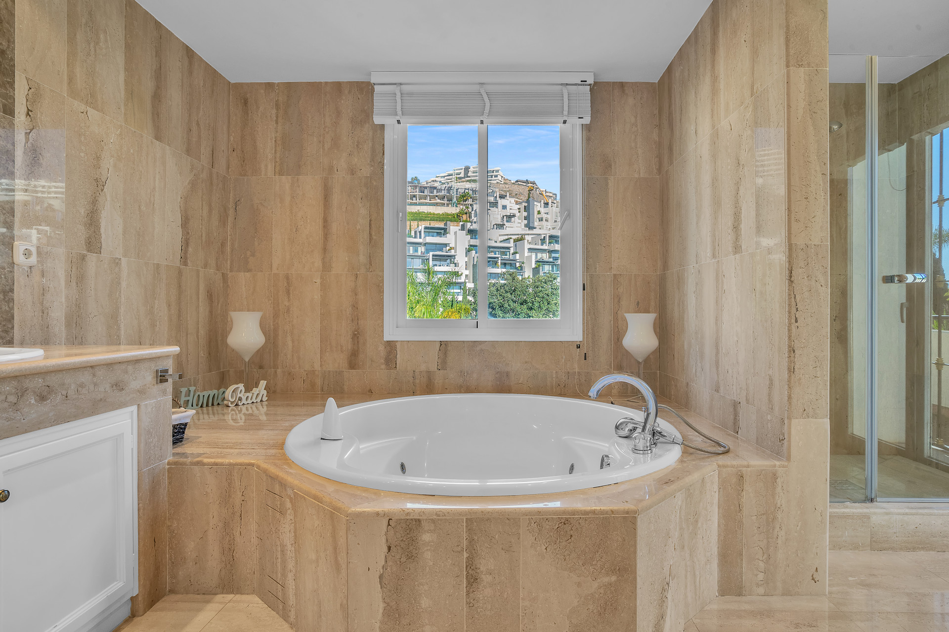 Villa for sale in Benahavis