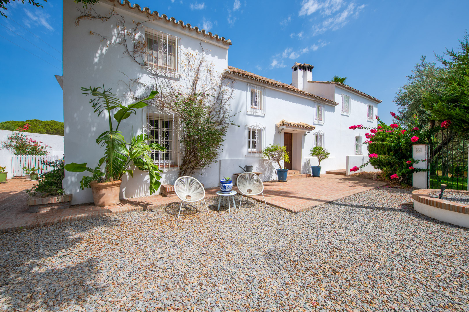 This magnificent Spanish Cortijo is situated in tranquil area of Benahavís!