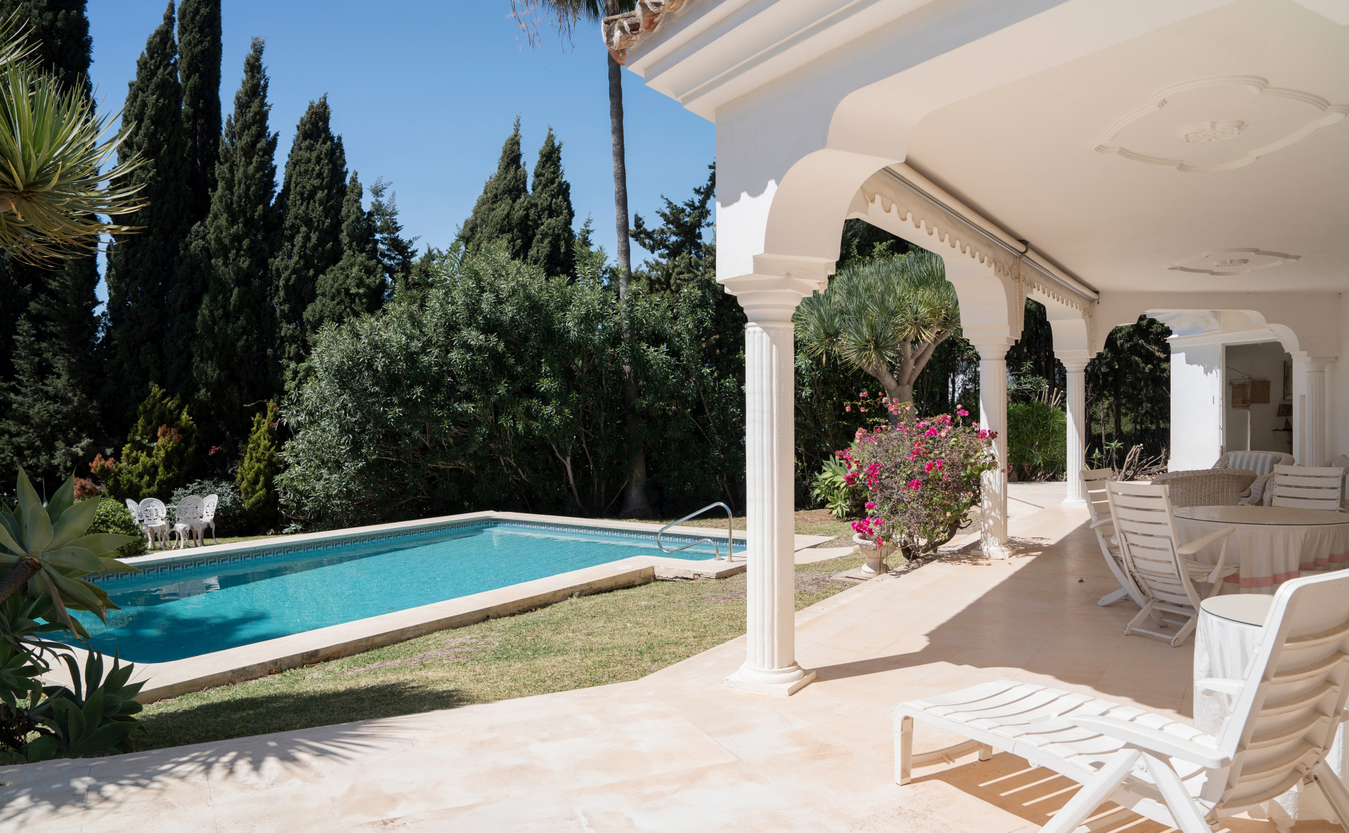 Villa de estilo andaluz de 3 dormitorios en El Paraiso