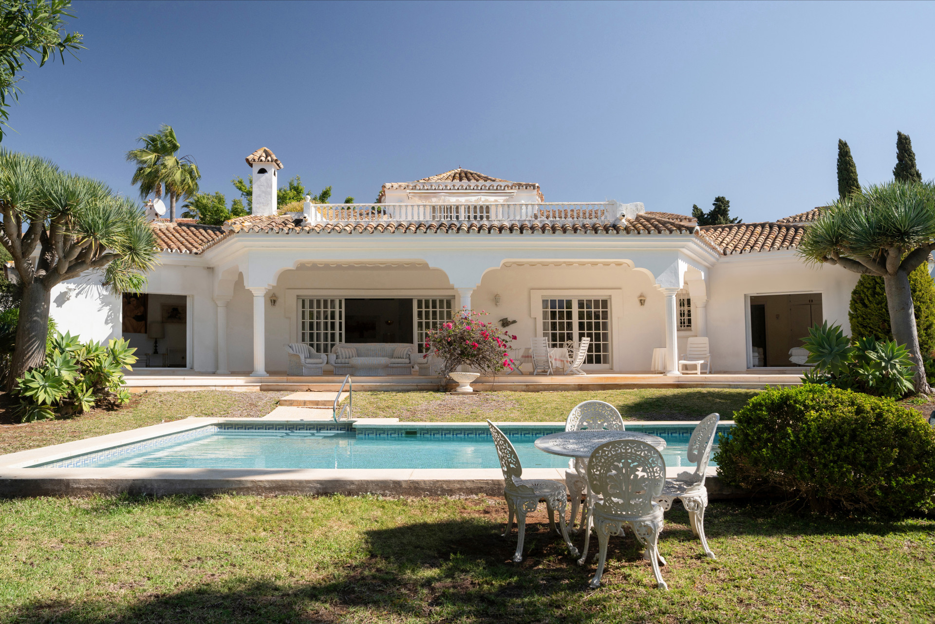 Villa de estilo andaluz de 3 dormitorios en El Paraiso