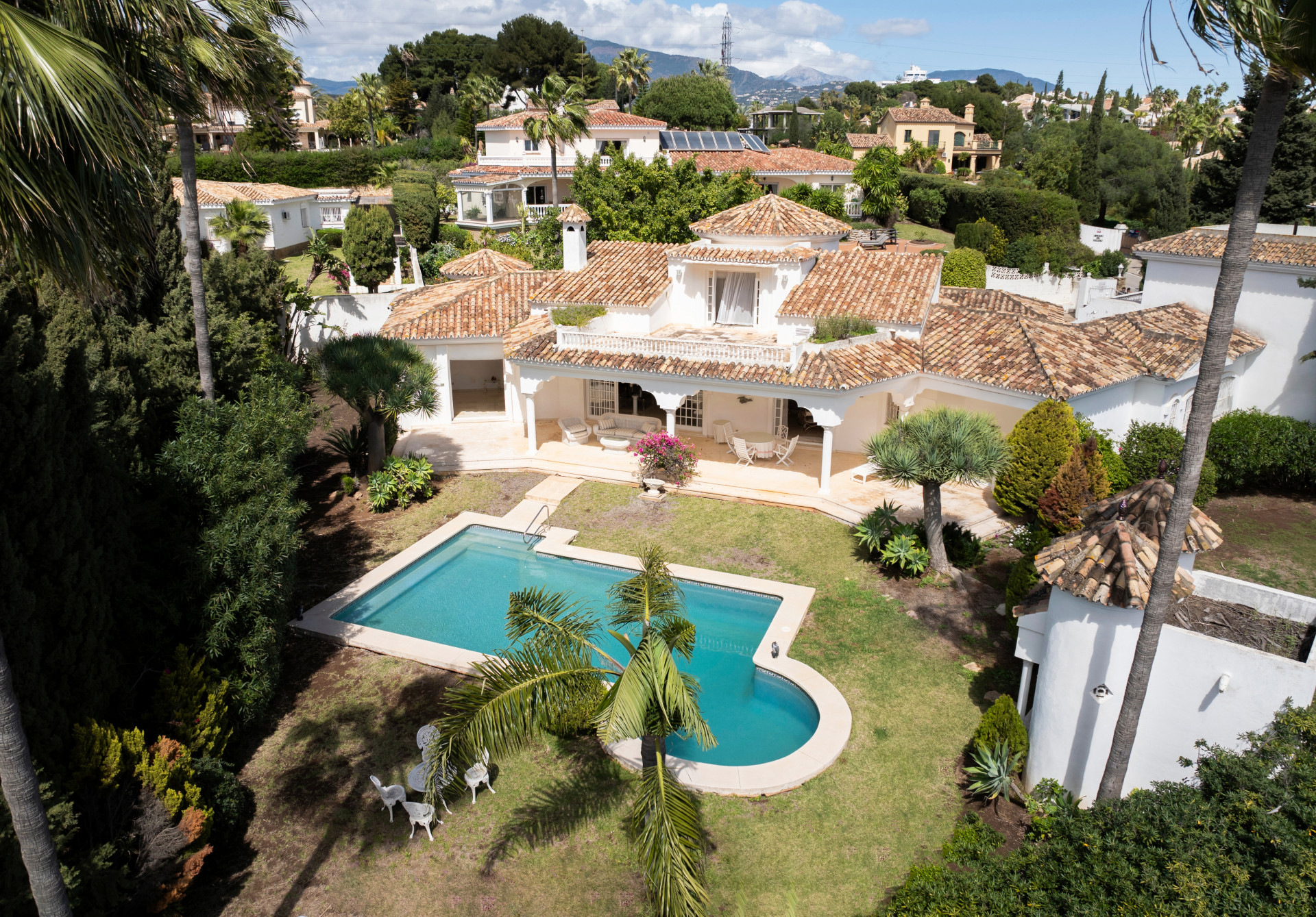 Villa de estilo andaluz de 3 dormitorios en El Paraiso