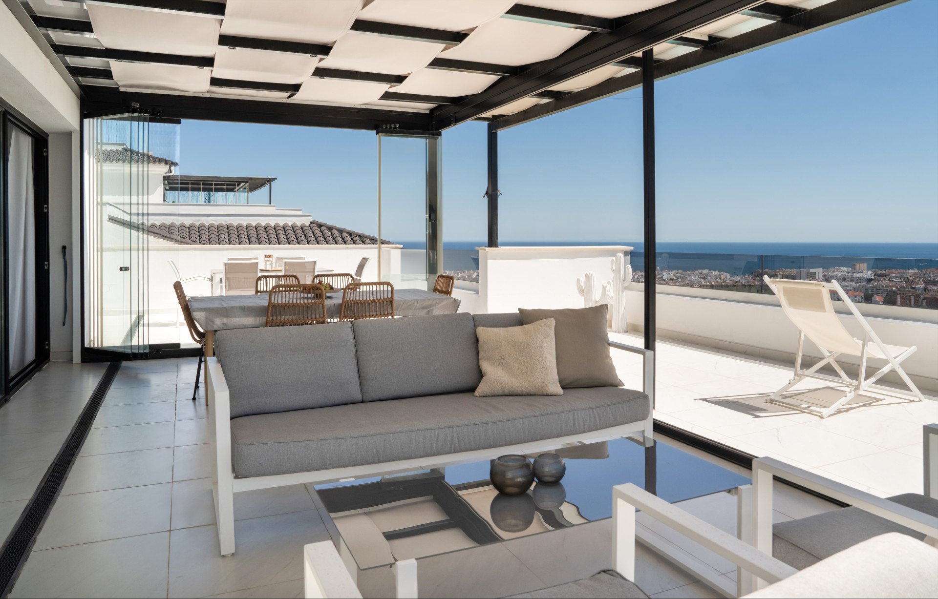 Luxurious Penthouse with Panoramic Views in Estepona