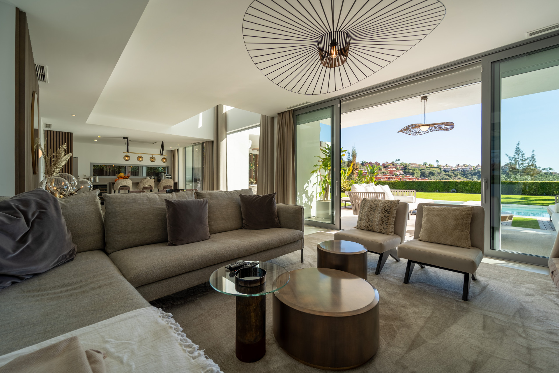 Spectacular Villa in Marbella East: A Frontline Golf Haven