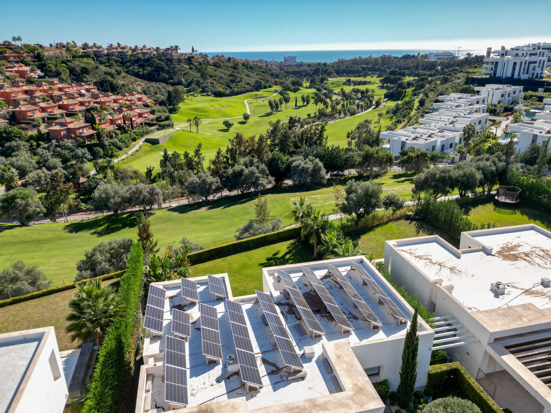 Spectacular Villa in Marbella East: A Frontline Golf Haven