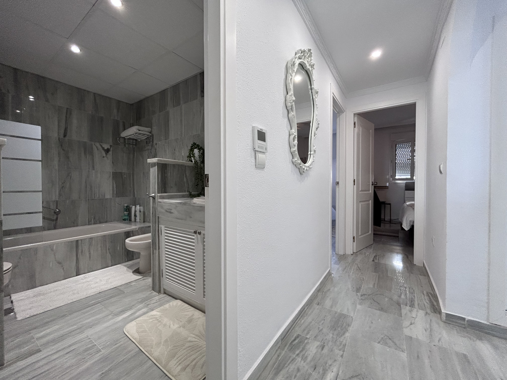 Image 33: apartment For sale, Marbella, €550,000 [437-01328P]