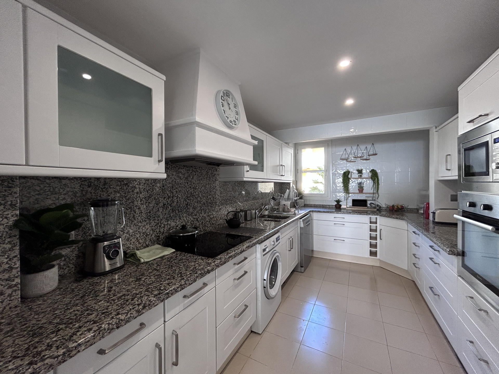 Image 33: apartment For sale, Marbella, €550,000 [437-01328P]