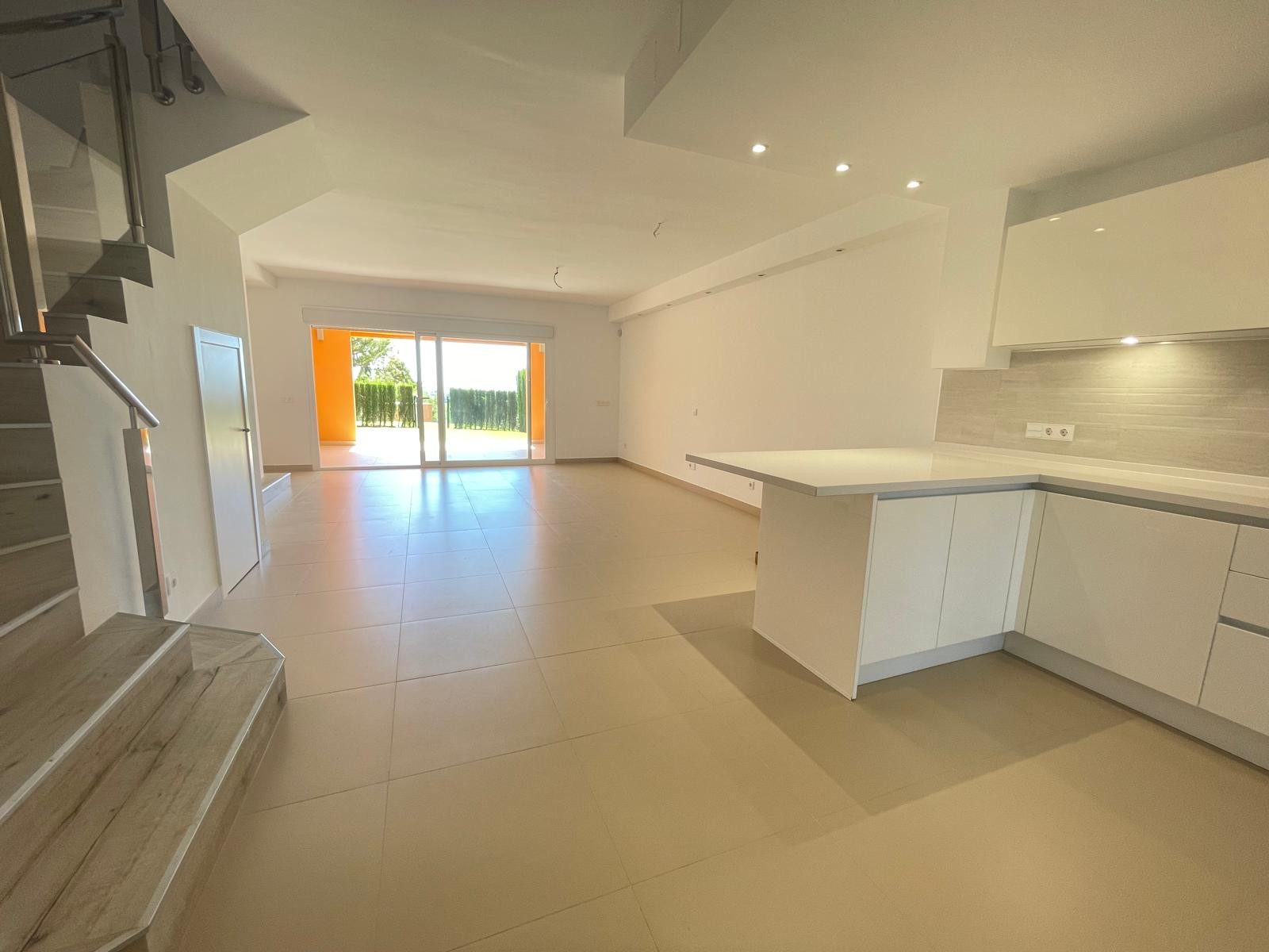 Luminous Tranquility: Spacious 3-Bedroom Townhouse in Paraíso Bellevue, Benahavis