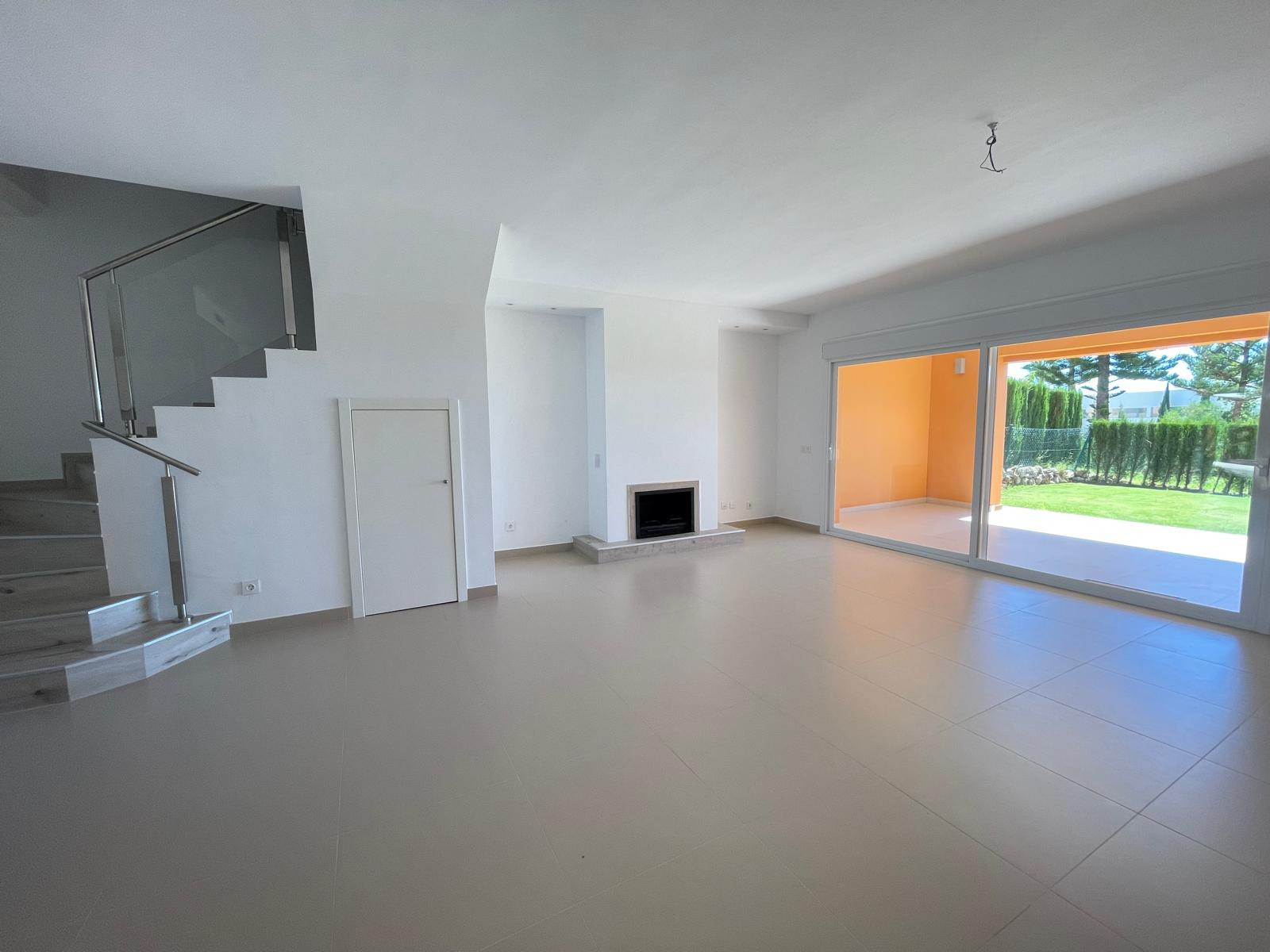 Luminous Tranquility: Spacious 3-Bedroom Townhouse in Paraíso Bellevue, Benahavis