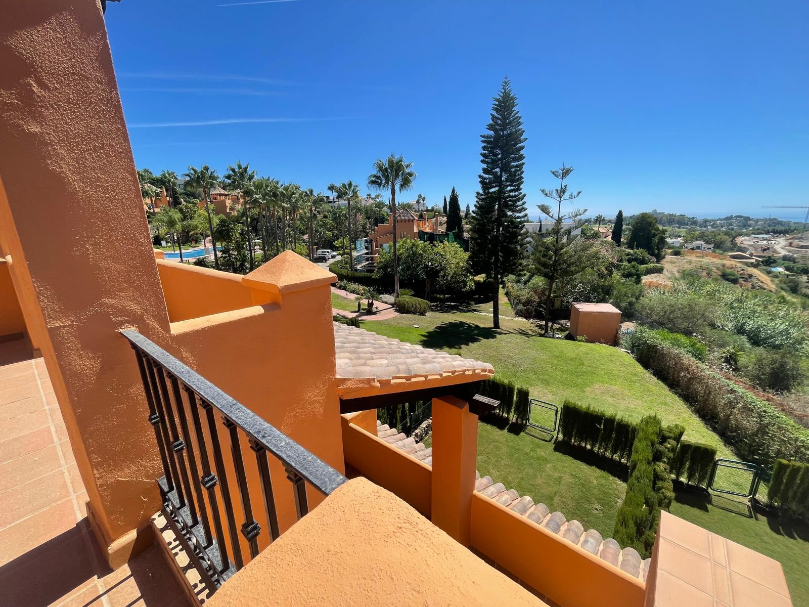 Luminous Tranquility: Spacious 3-Bedroom Townhouse in Paraíso Bellevue, Benahavis