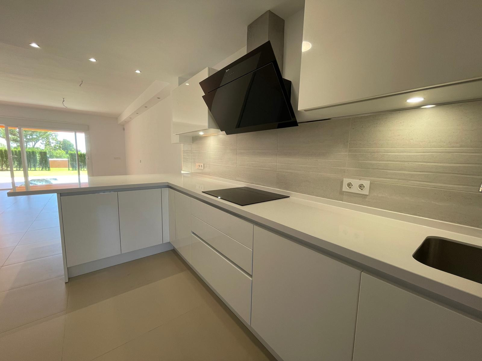 Luminous Tranquility: Spacious 3-Bedroom Townhouse in Paraíso Bellevue, Benahavis