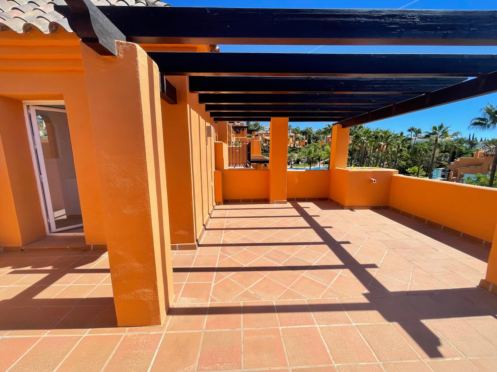 Luminous Tranquility: Spacious 3-Bedroom Townhouse in Paraíso Bellevue, Benahavis