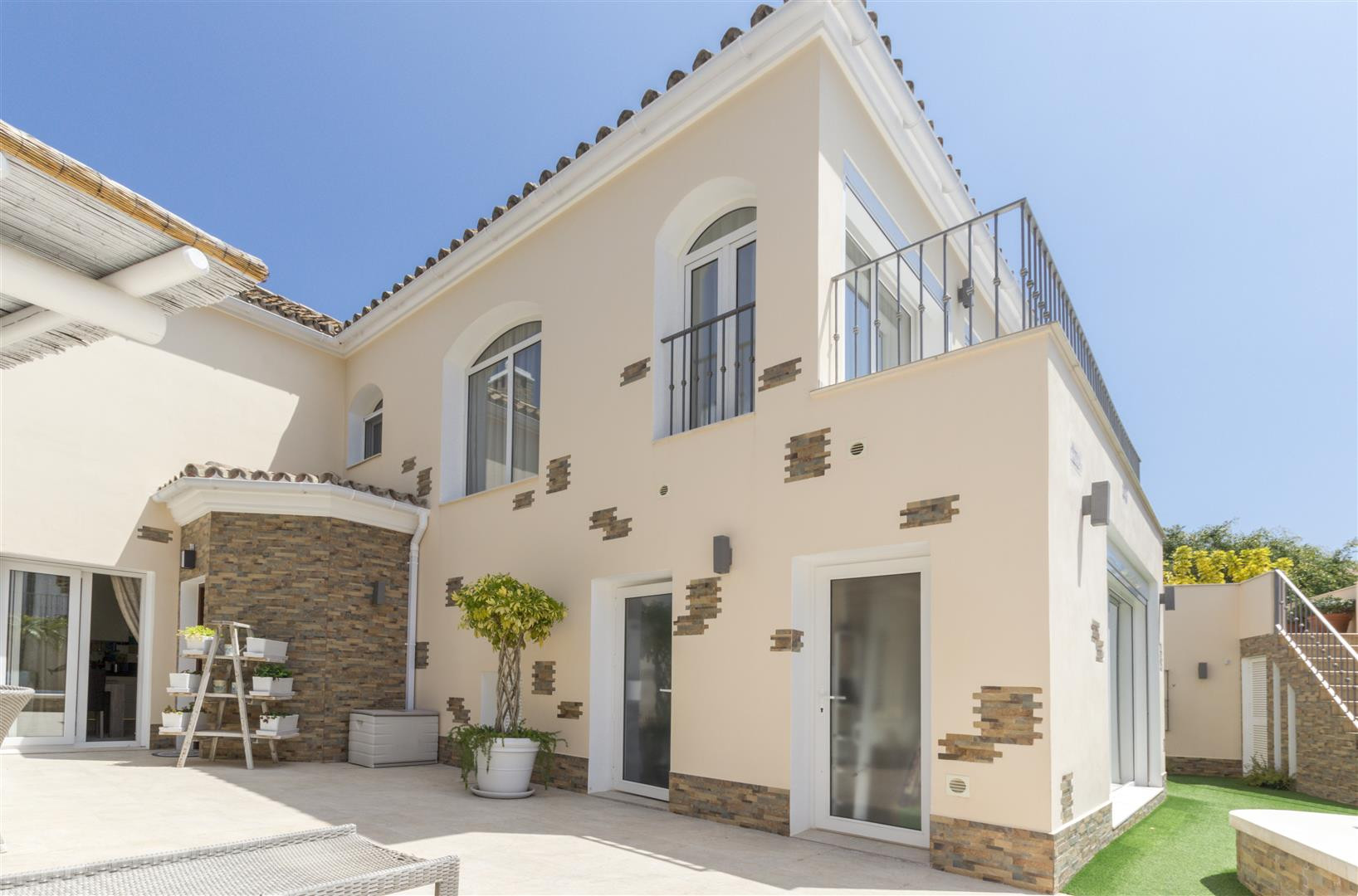 Luxury Contemporary Villa Within Walking Distance of the Beach in San Pedro de Alcántara