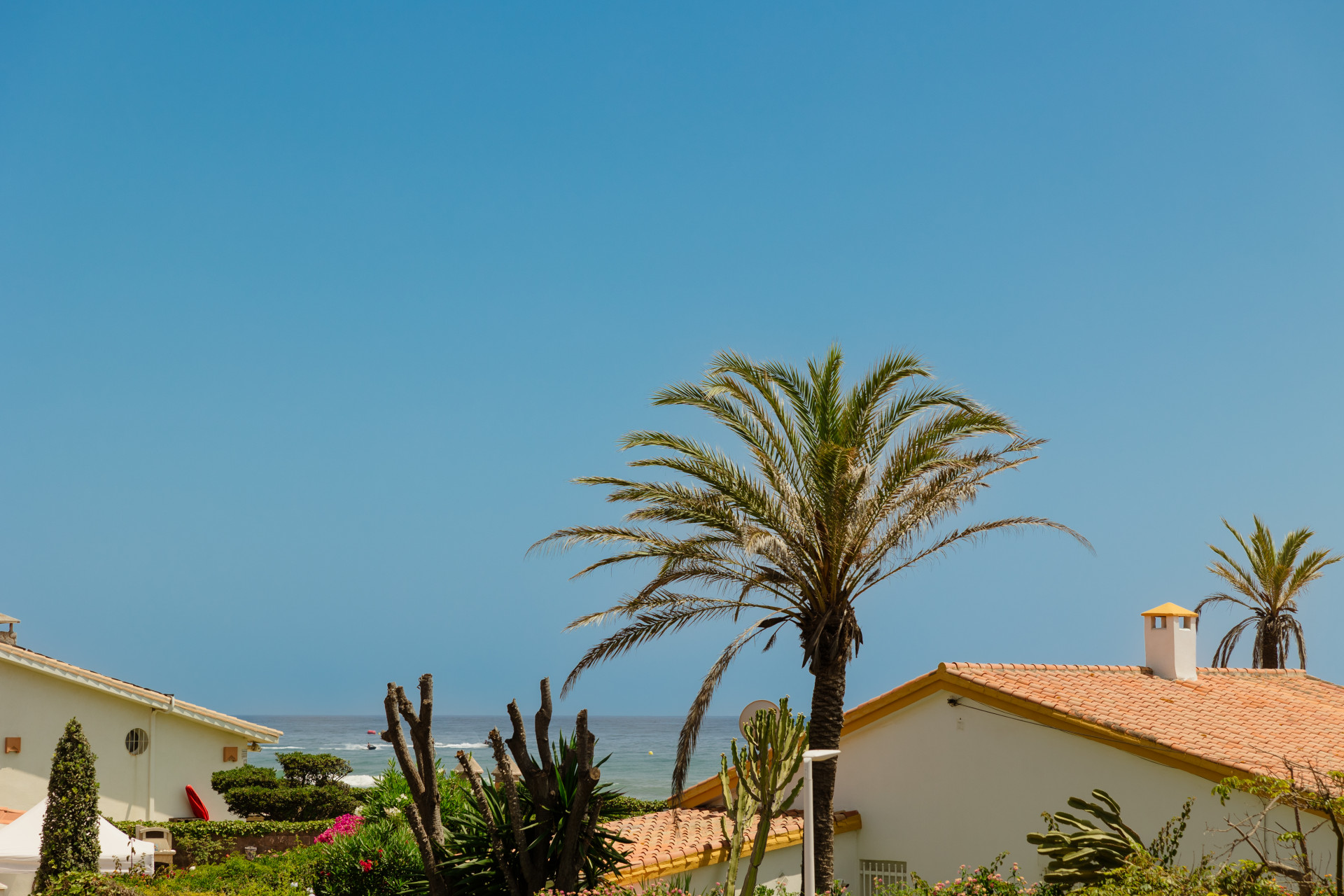 Villa moderna de 4 dormitorios con gran potencial de ampliación en Costabella, Marbella