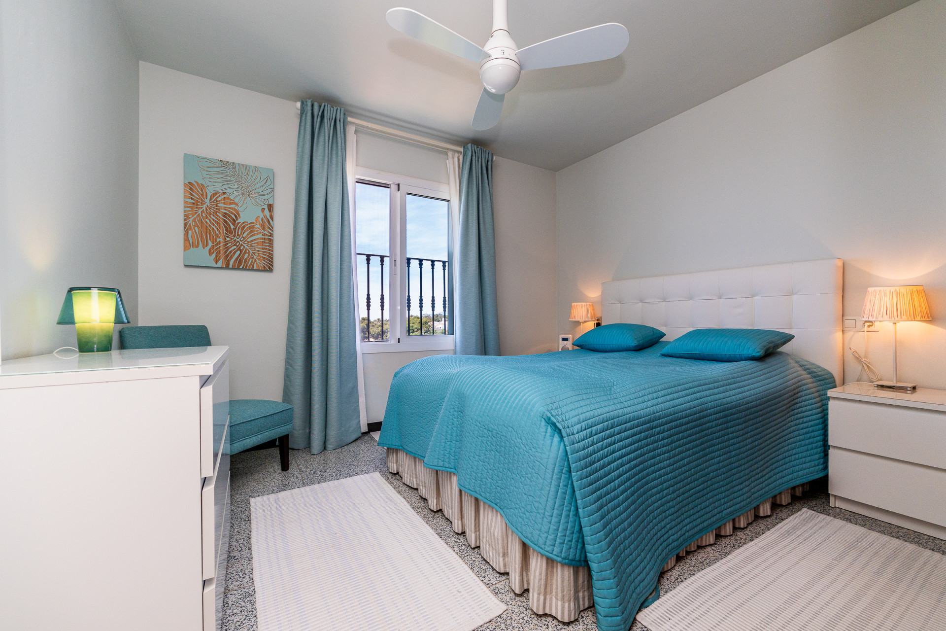 Stunning Sea View Penthouse Just Steps from the Beach in Prime Location — photo 5