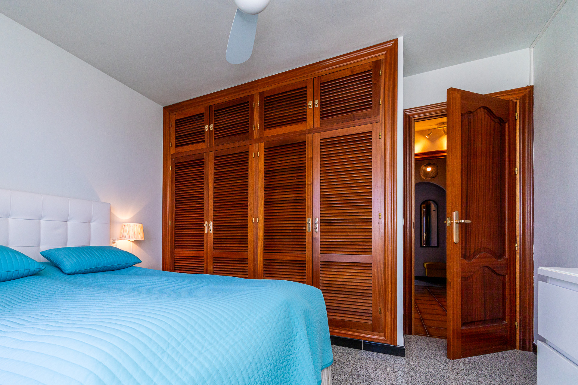 Stunning Sea View Penthouse Just Steps from the Beach in Prime Location — photo 6