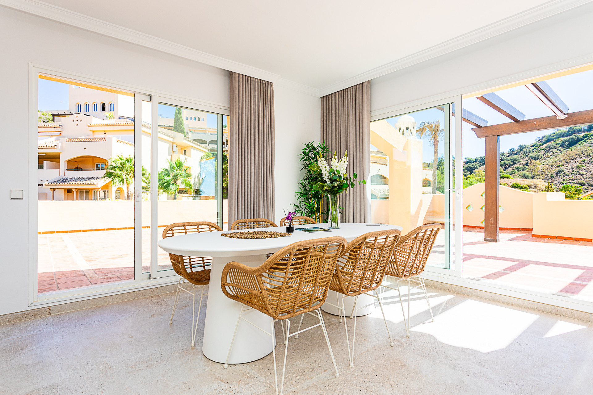 Luxurious, Fully Refurbished Penthouse in Santa María Village, Elviria  Exceptional Value: Recently reduced from €745,000! — photo 8