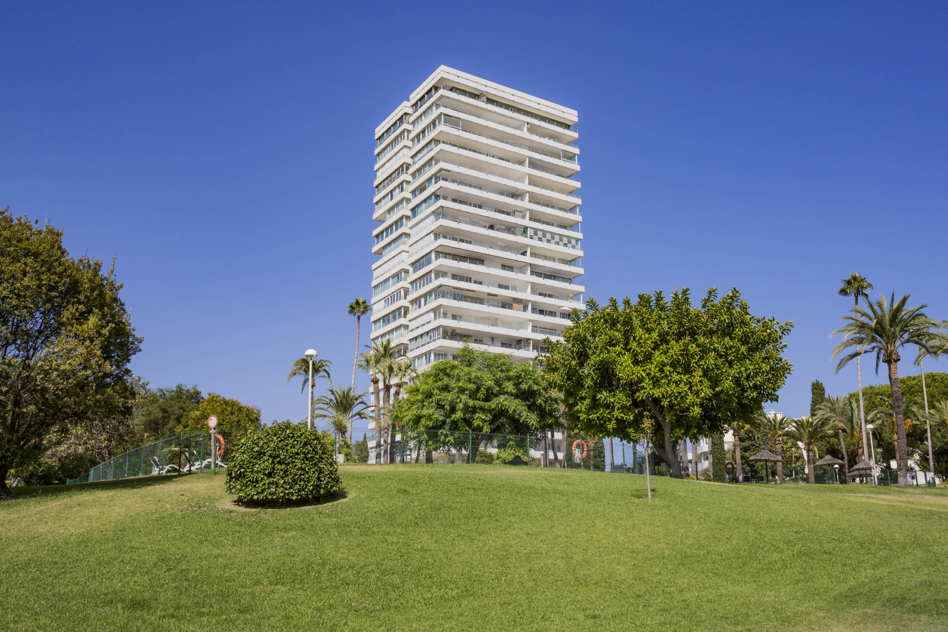 Beautifully renovated apartment in the iconic Torre de Río Real