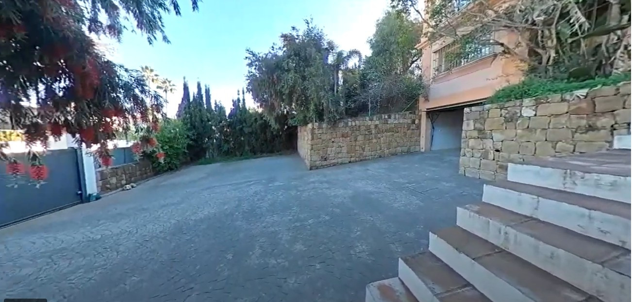 Villa with great potential in the heart of the Golf Valley.