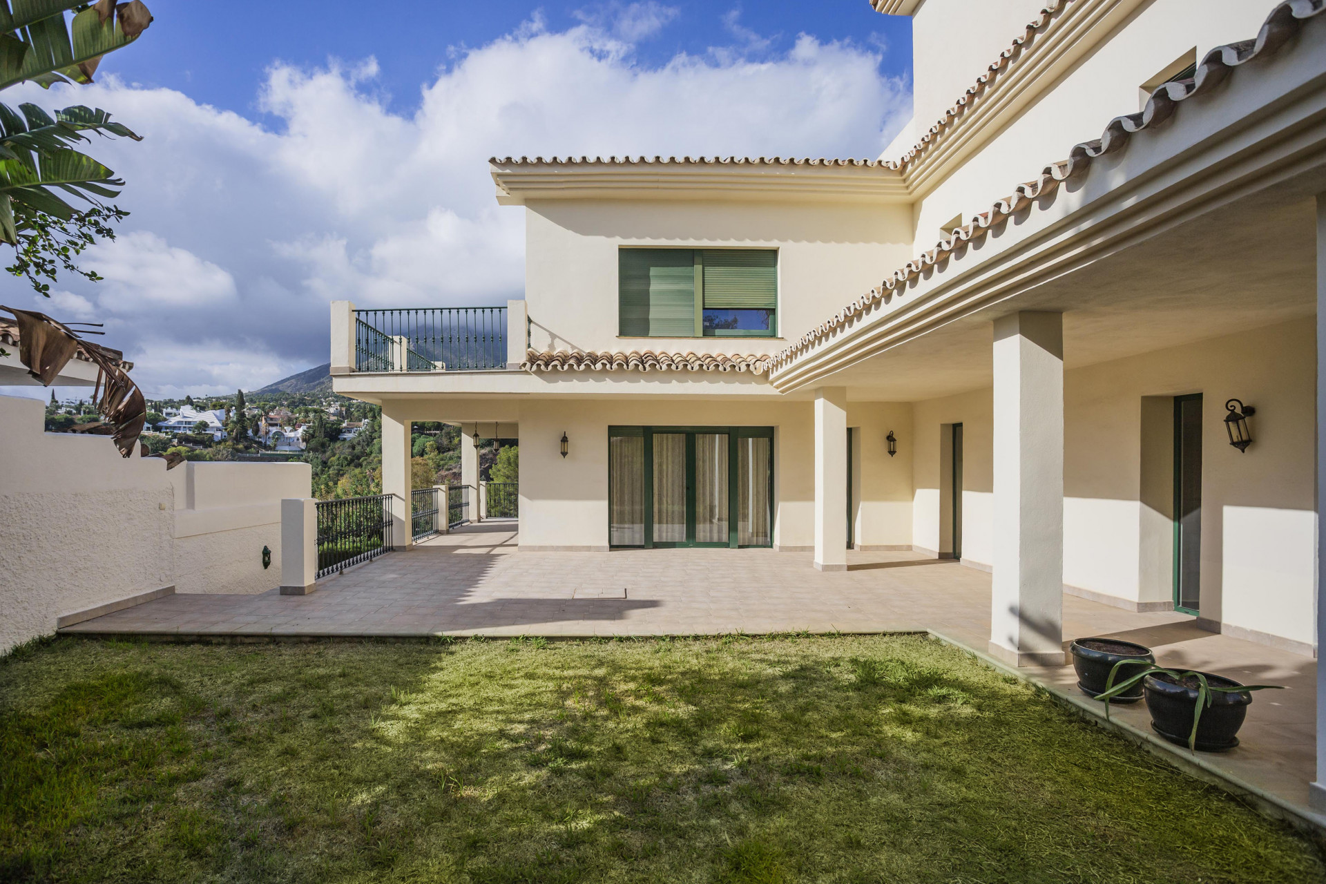 Magnificent detached villa situated in just a few minutes from the centre of Marbella.