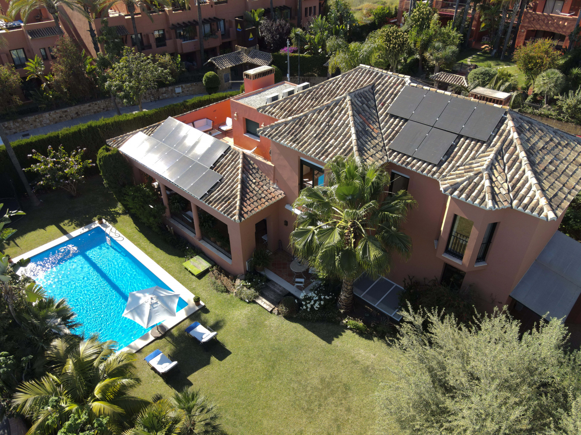 Alquiler villa para meses de verano en la urbanización Altos de Puente Romano, Marbella