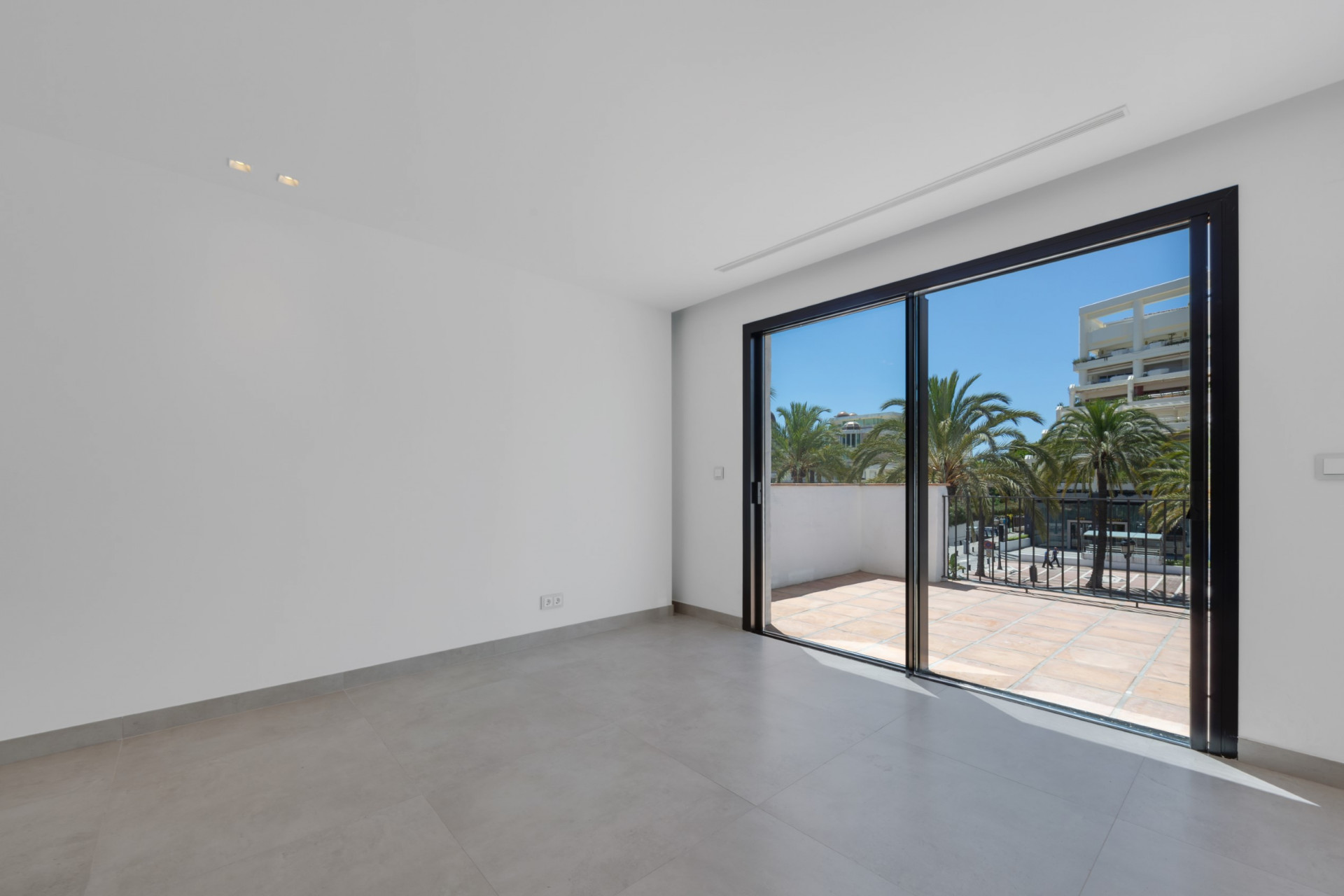 Apartment for sale in Nueva Andalucía, Costa del Sol