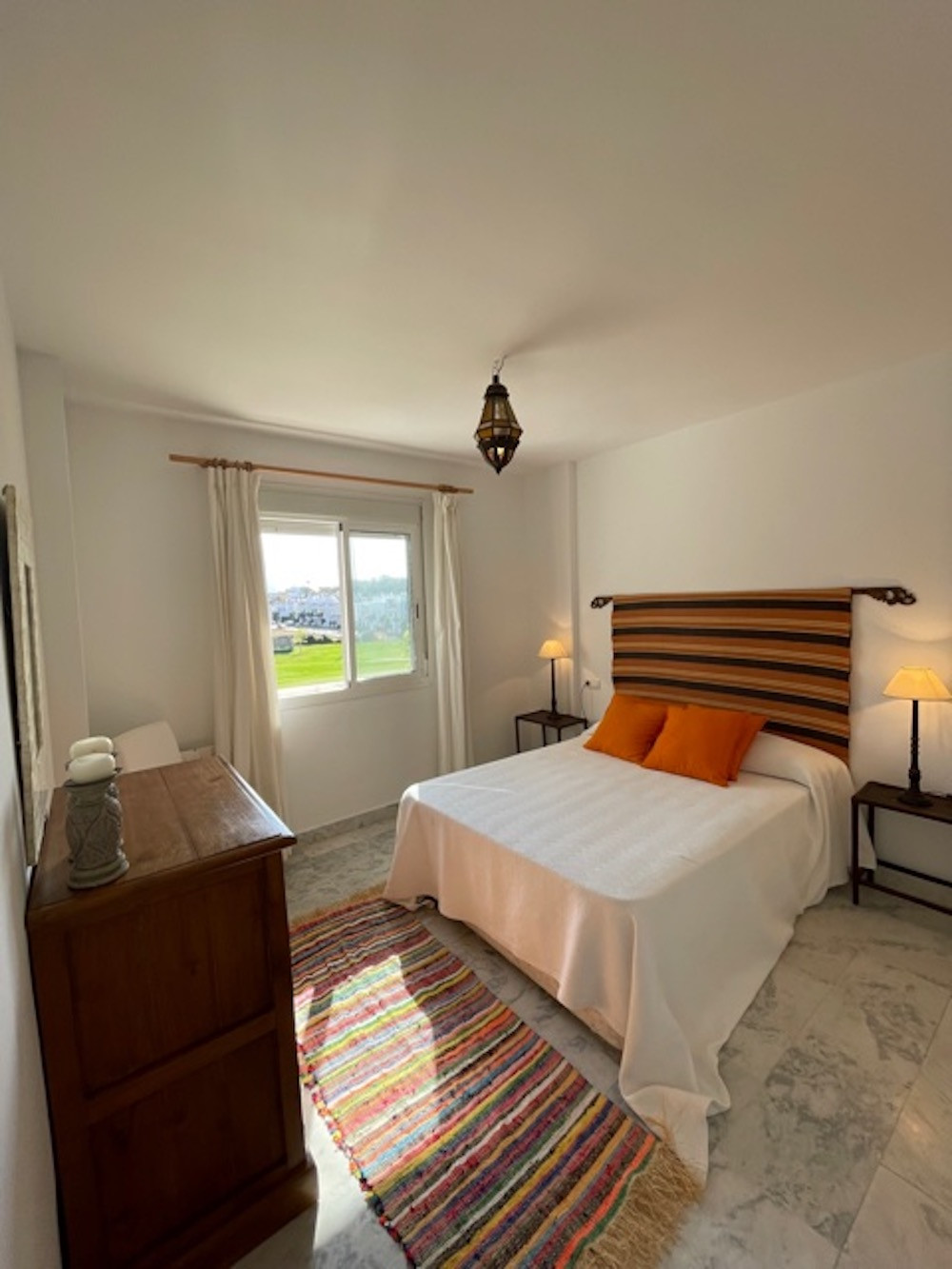 LONG TERM RENTAL (UNTIL JUNE 2023)! Fantastic 3 bedroom front line golf flat in Guadalmina Baja.