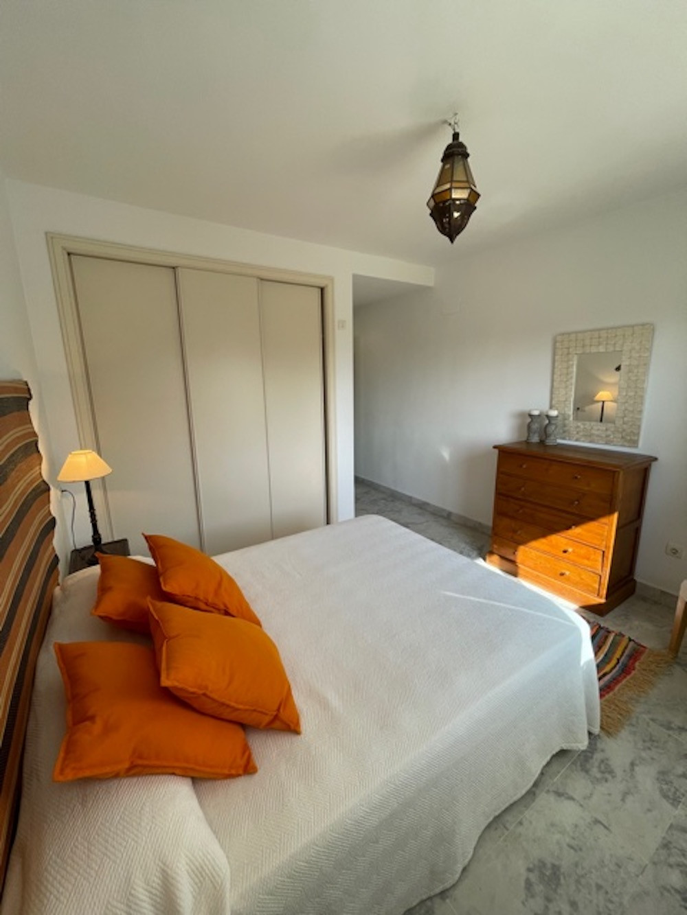 LONG TERM RENTAL (UNTIL JUNE 2023)! Fantastic 3 bedroom front line golf flat in Guadalmina Baja.