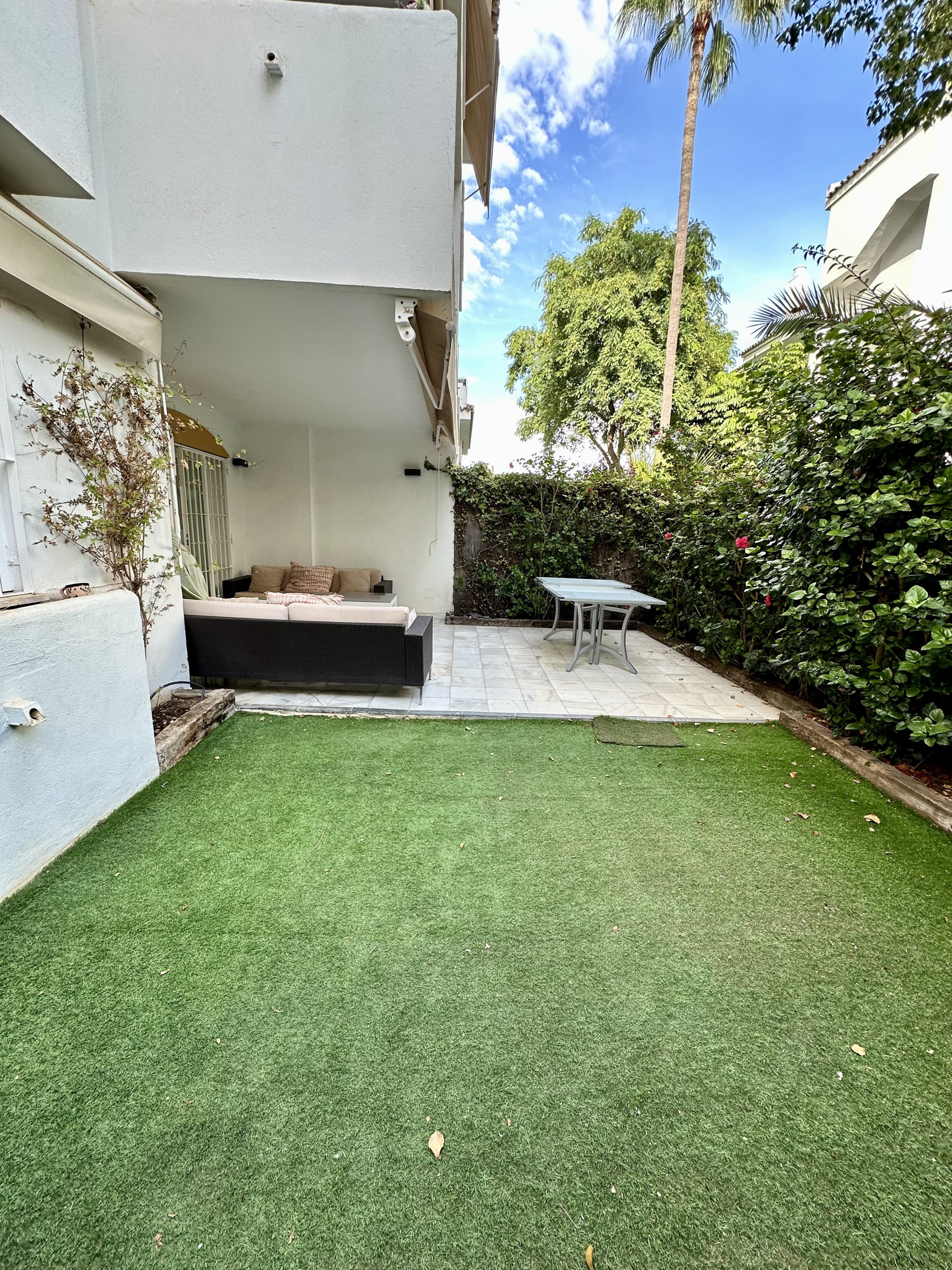 Ground Floor Apartment with Private Garden Near the Beach – Guadalmina Baja, Marbella