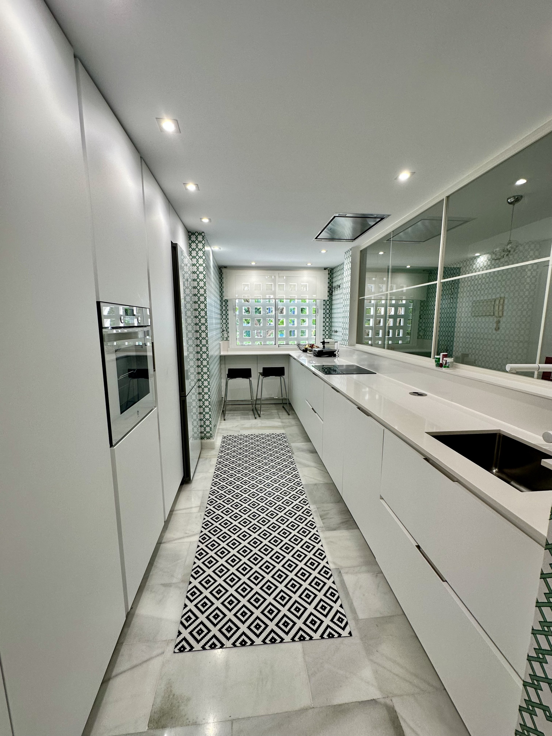 Ground Floor Apartment with Private Garden Near the Beach – Guadalmina Baja, Marbella