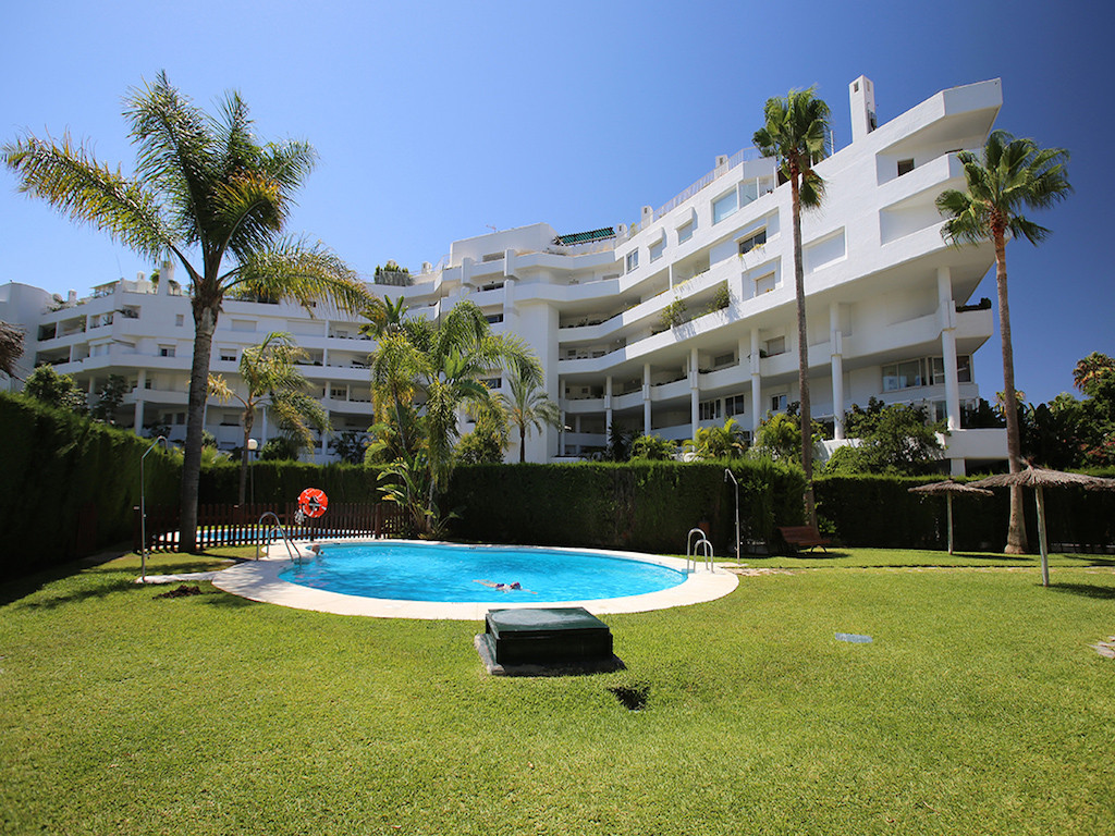 Ground Floor Apartment with Private Garden Near the Beach – Guadalmina Baja, Marbella
