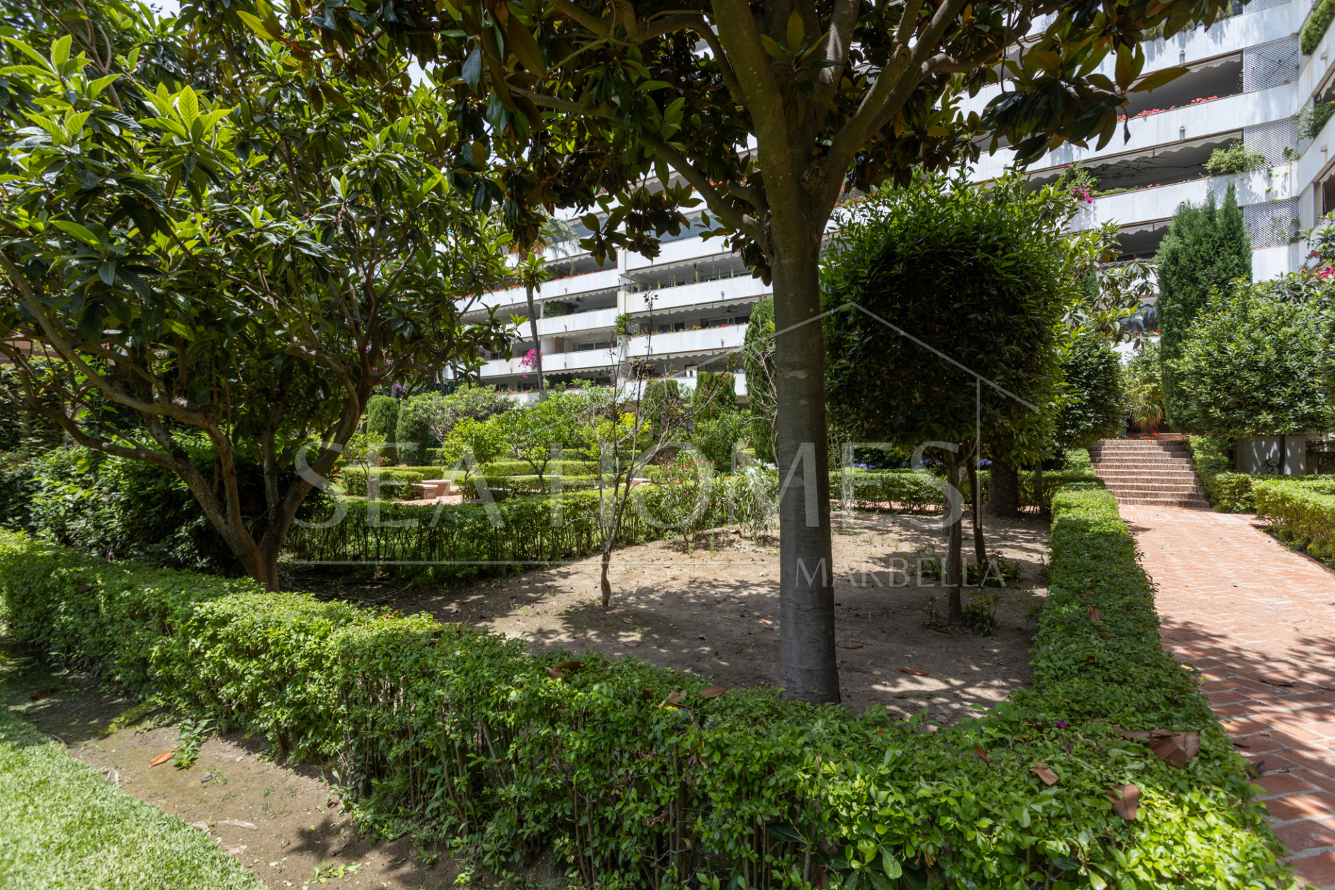 Exclusive Apartment for Sale in the Prestigious Don Gonzalo Complex, Marbella