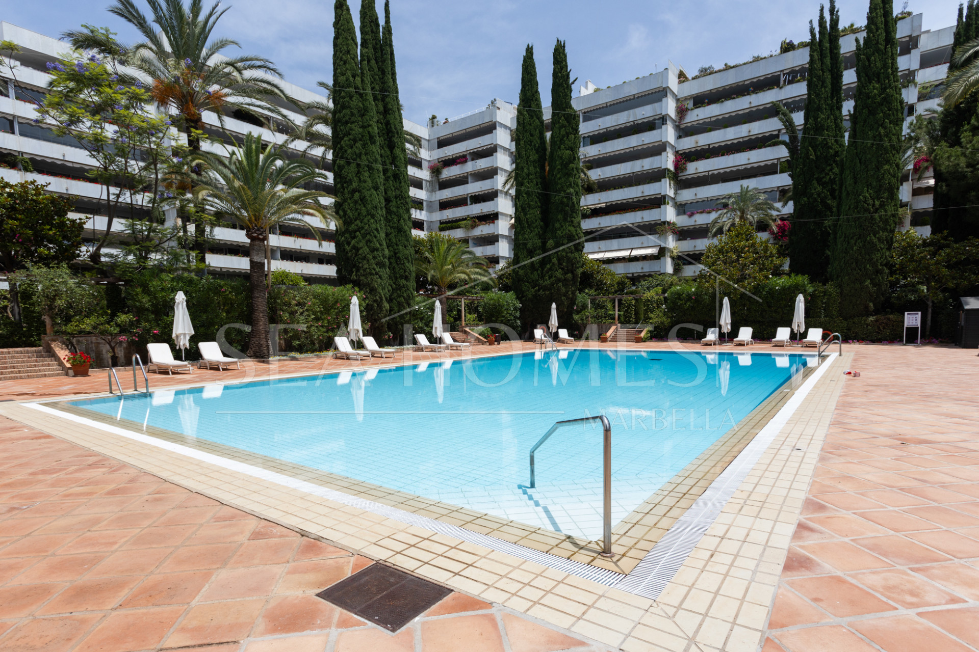 Exclusive Apartment for Sale in the Prestigious Don Gonzalo Complex, Marbella