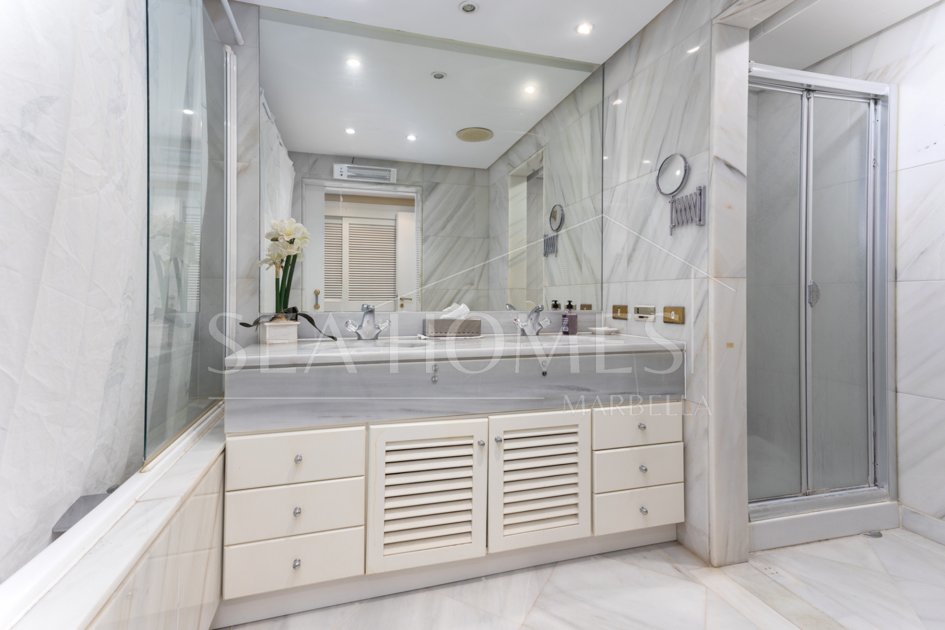 Exclusive Apartment for Sale in the Prestigious Don Gonzalo Complex, Marbella