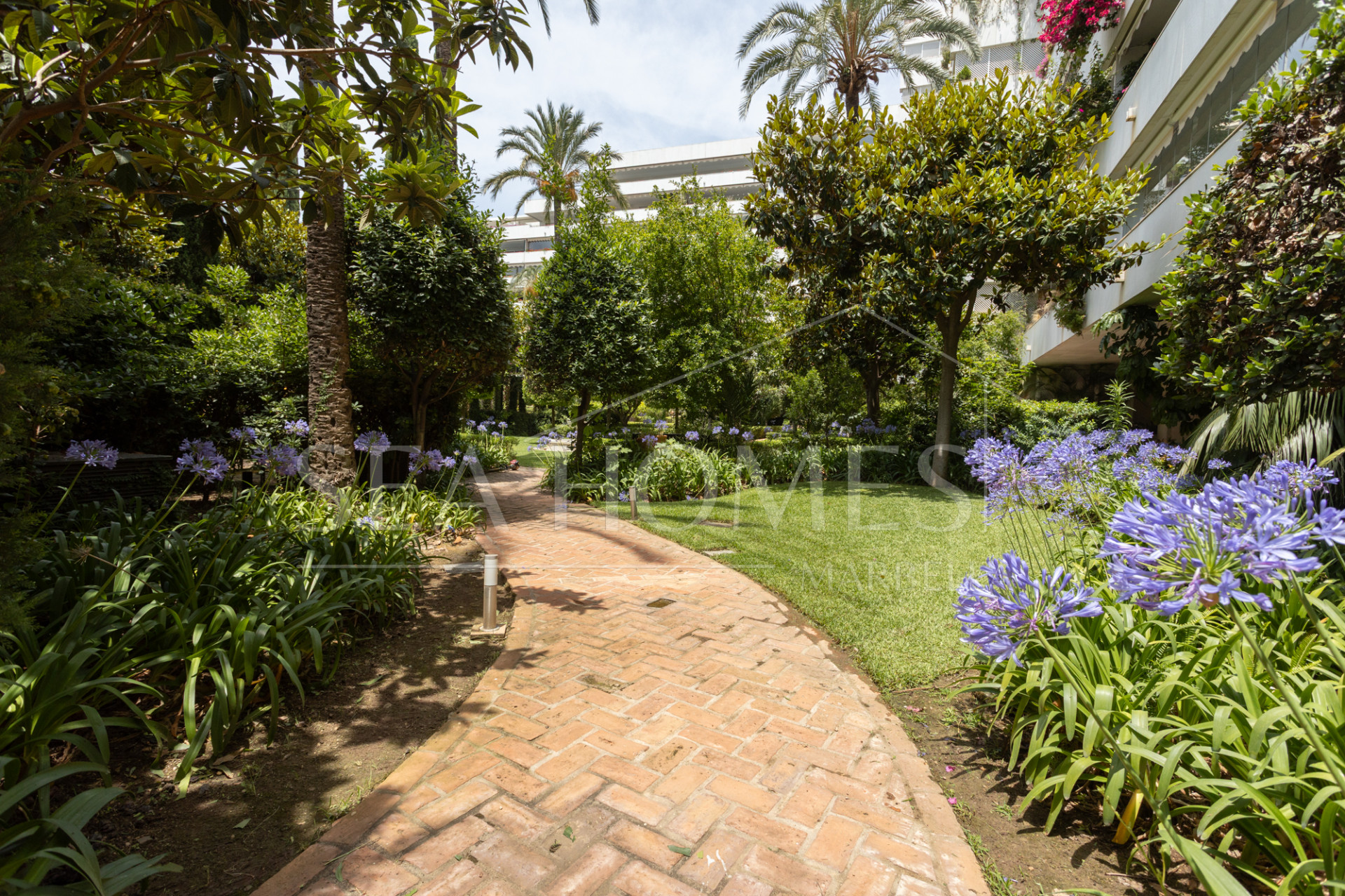 Exclusive Apartment for Sale in the Prestigious Don Gonzalo Complex, Marbella