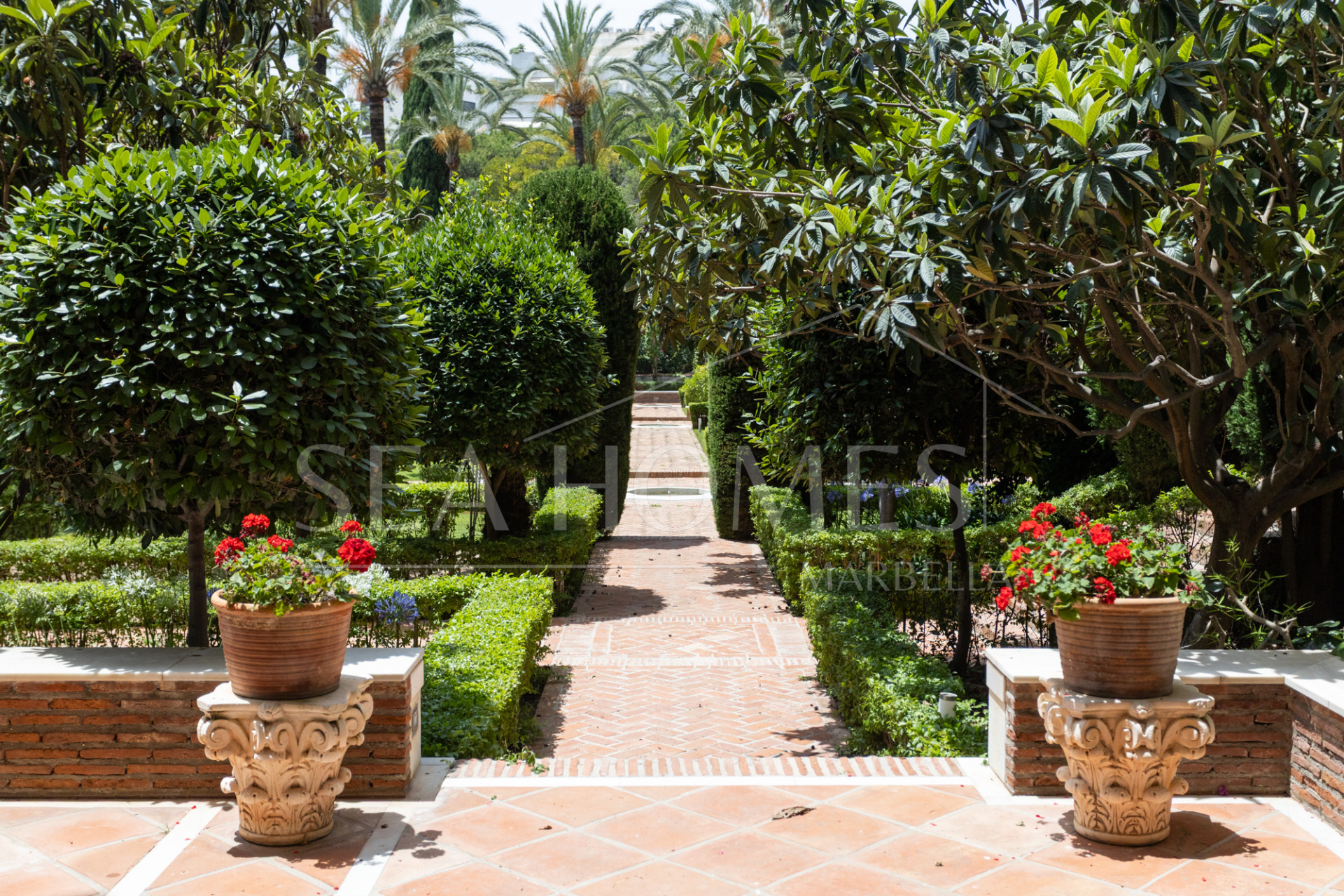 Exclusive Apartment for Sale in the Prestigious Don Gonzalo Complex, Marbella