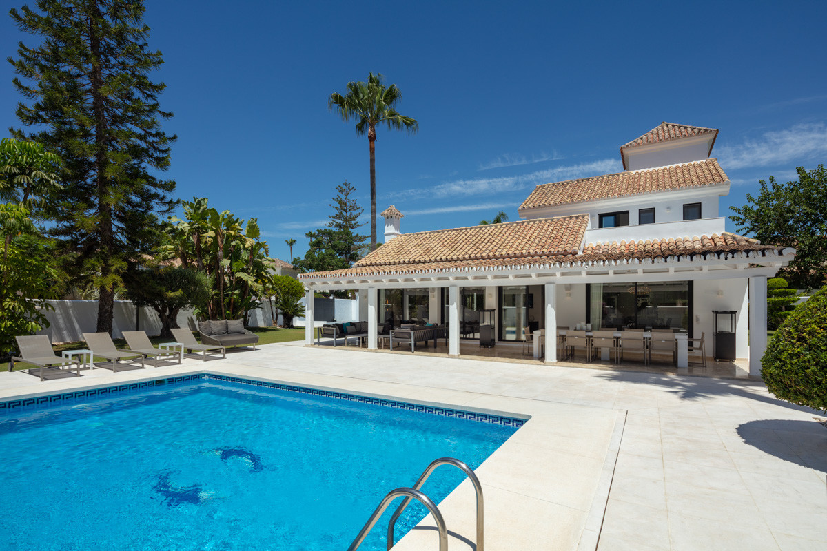 Villa Paris, una fantástica oportunidad de inversión en el Valle del Golf, Nueva Andalucía.
